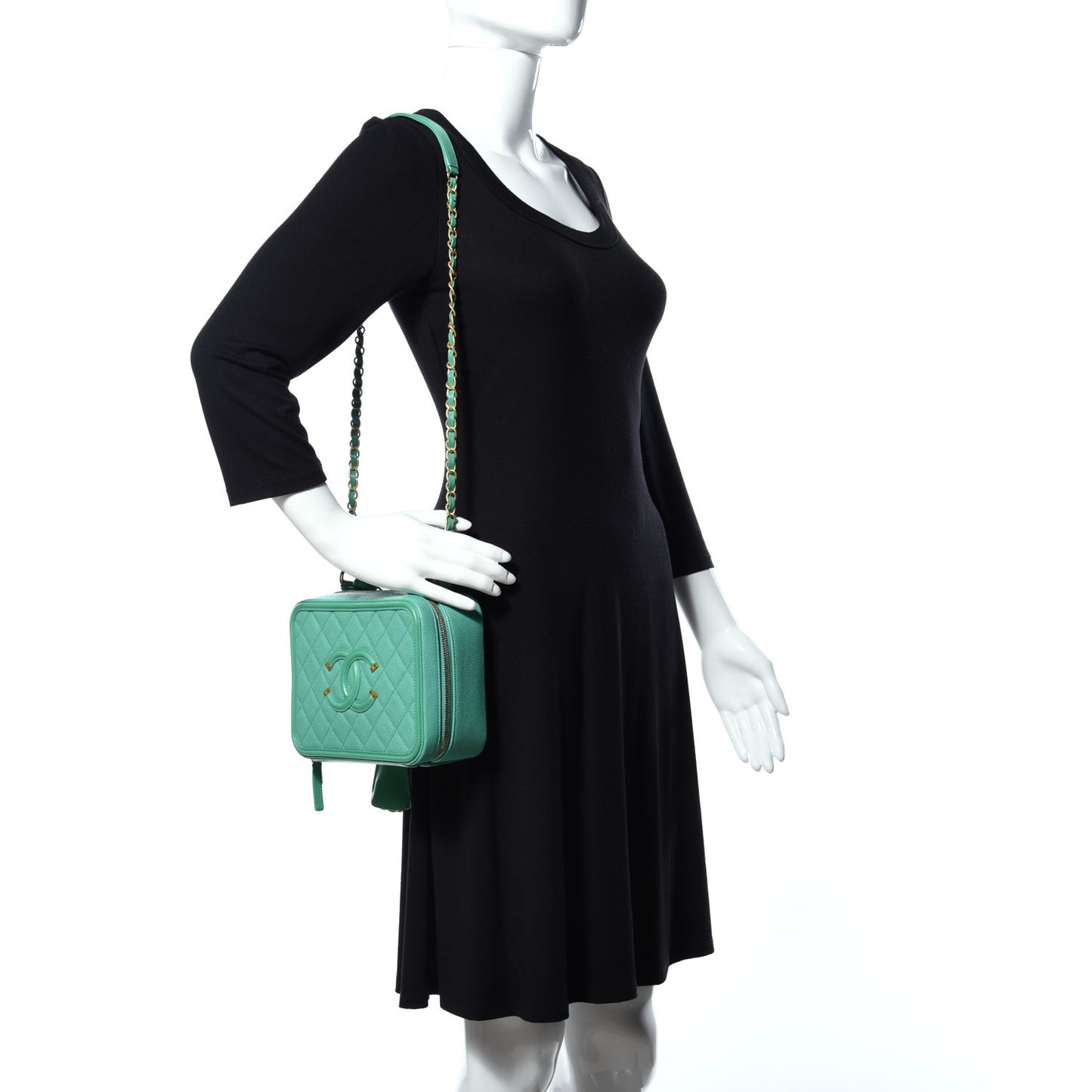 Caviar Quilted Medium CC Filigree Vanity Case Green