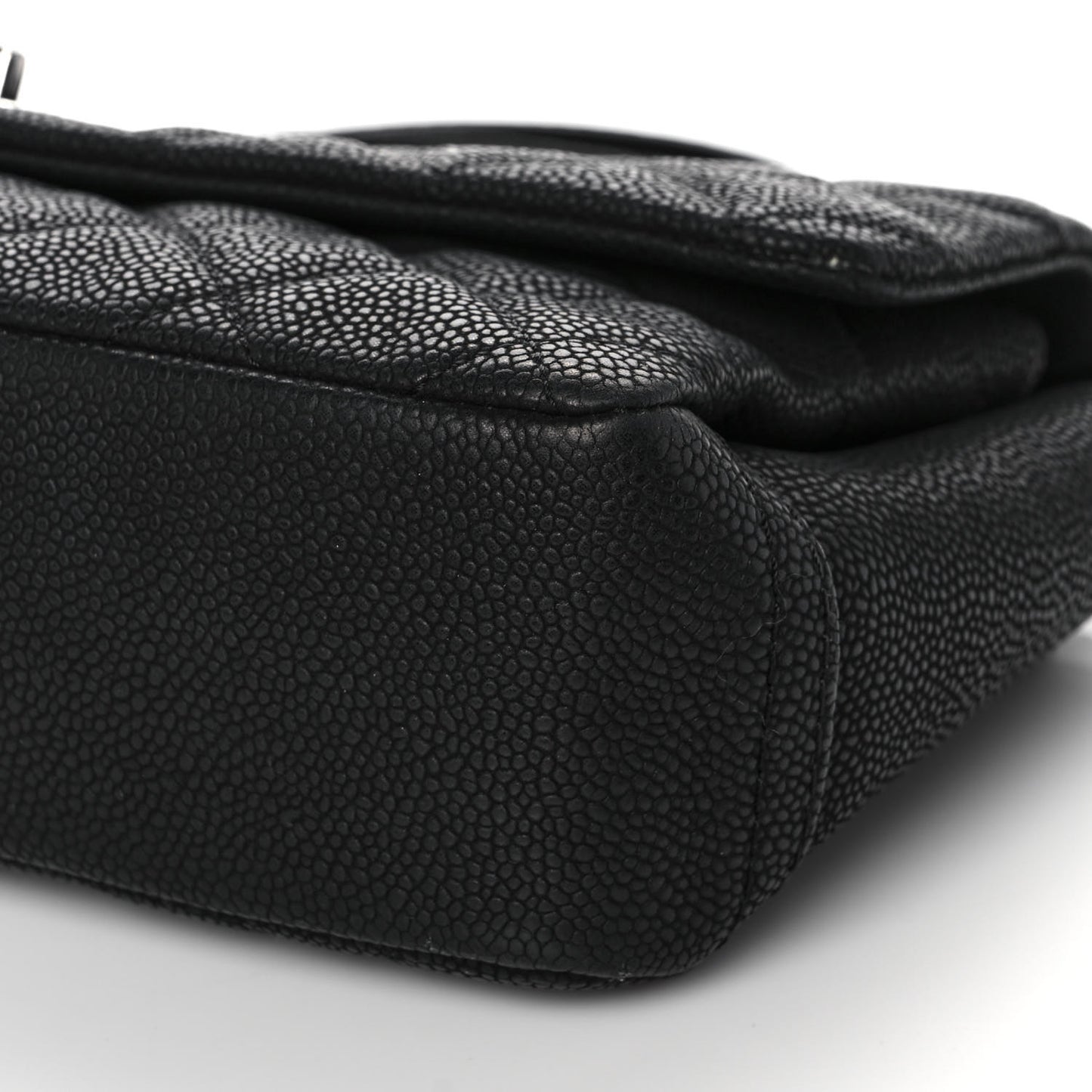 Iridescent Caviar Quilted Medium Lady Pearly Flap Black