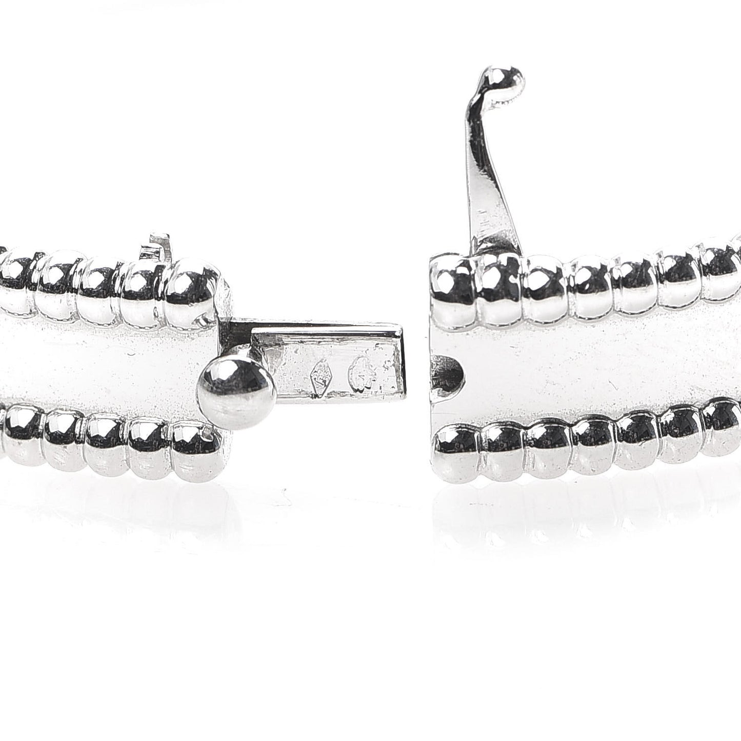 18K White Gold Perlee Signature Bangle Bracelet M