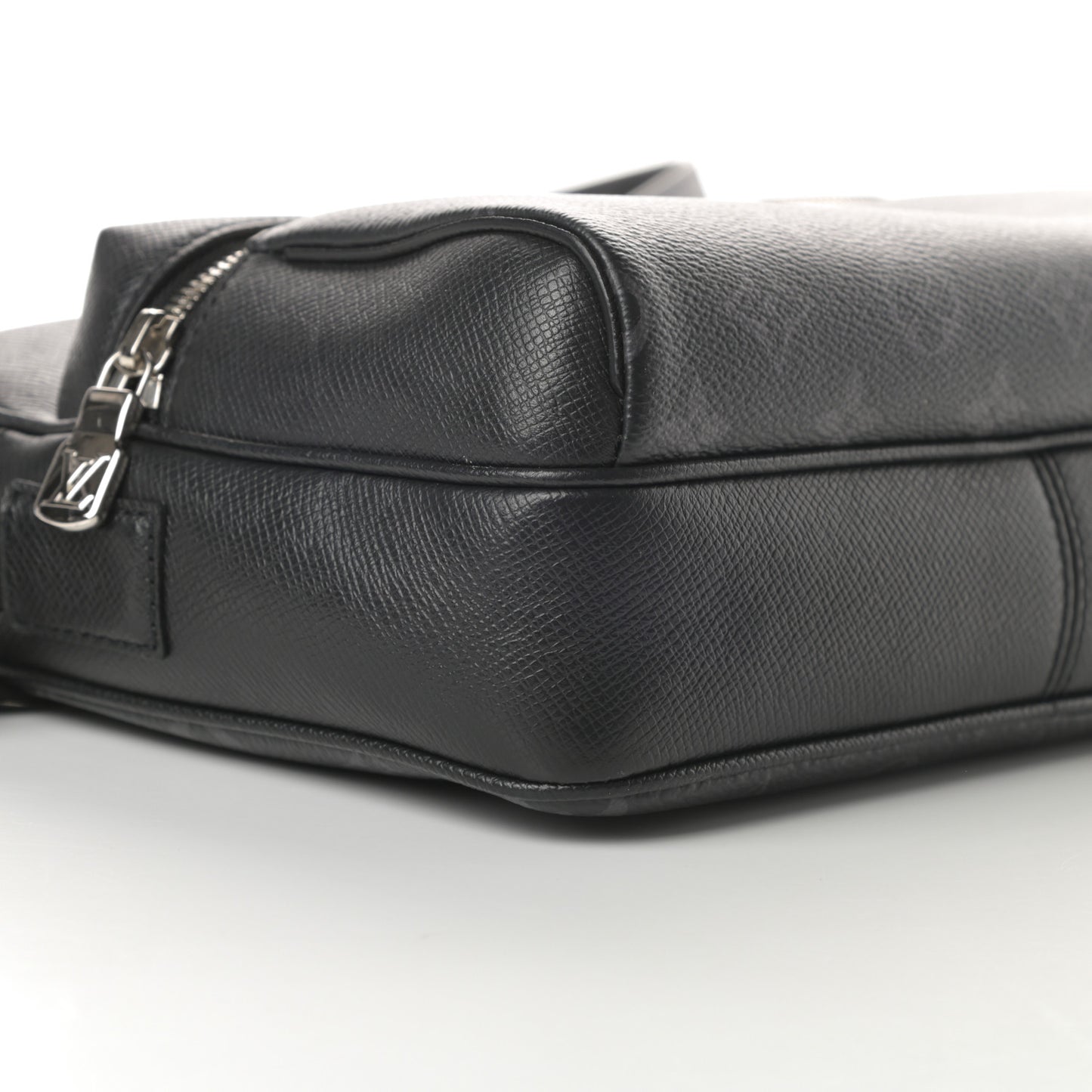 Taiga Monogram Eclipse Outdoor Messenger Black
