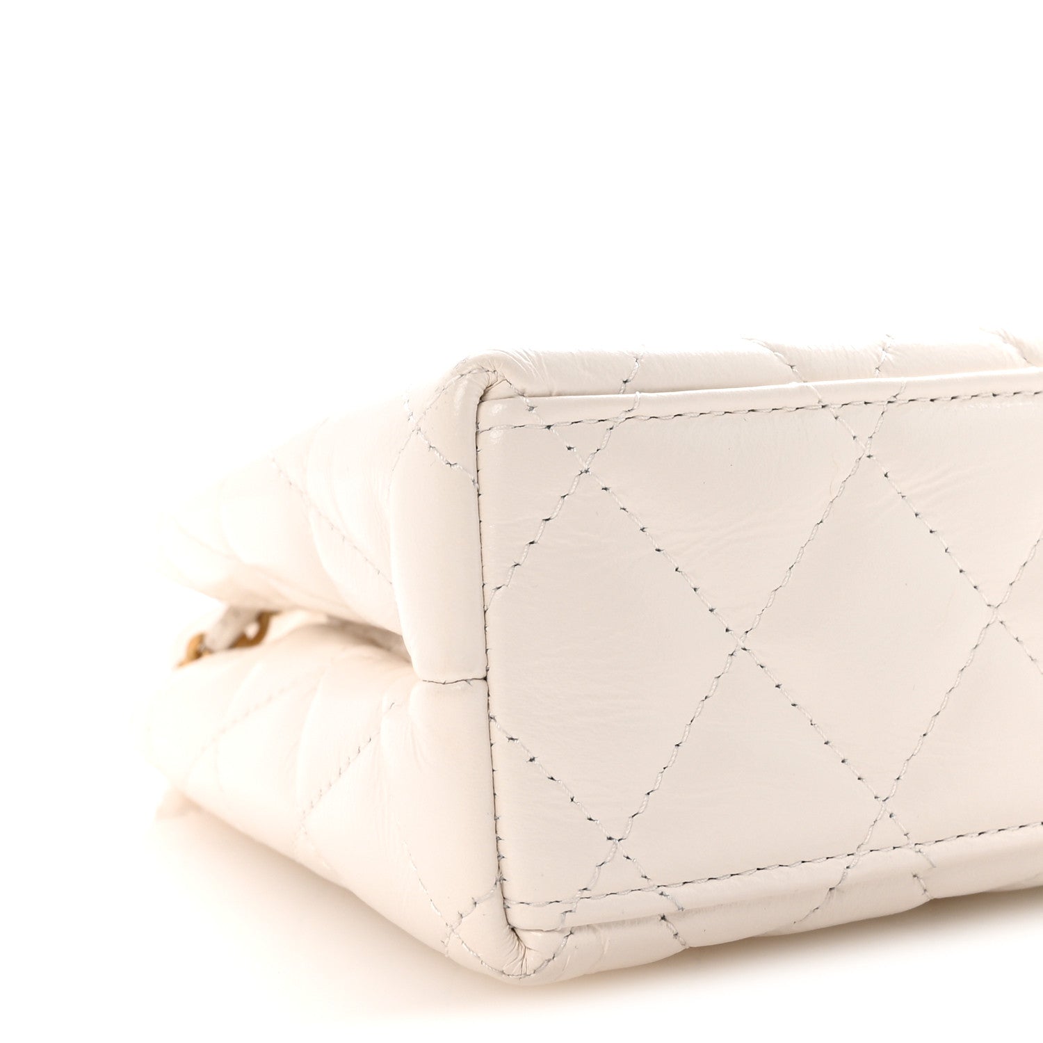 CHANEL ホワイトベージュ キルティングバッグ Chanel Shiny Aged Calfskin Quilted Nano Kelly Shopper White