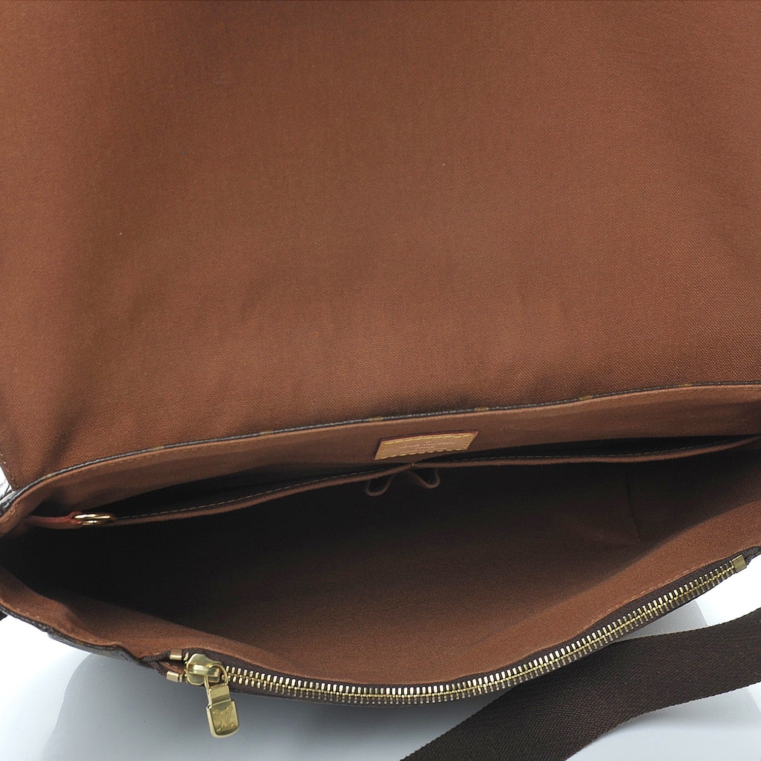 Louis Vuitton Monogram Beaubourg MM Messenger Bag 5 of 7