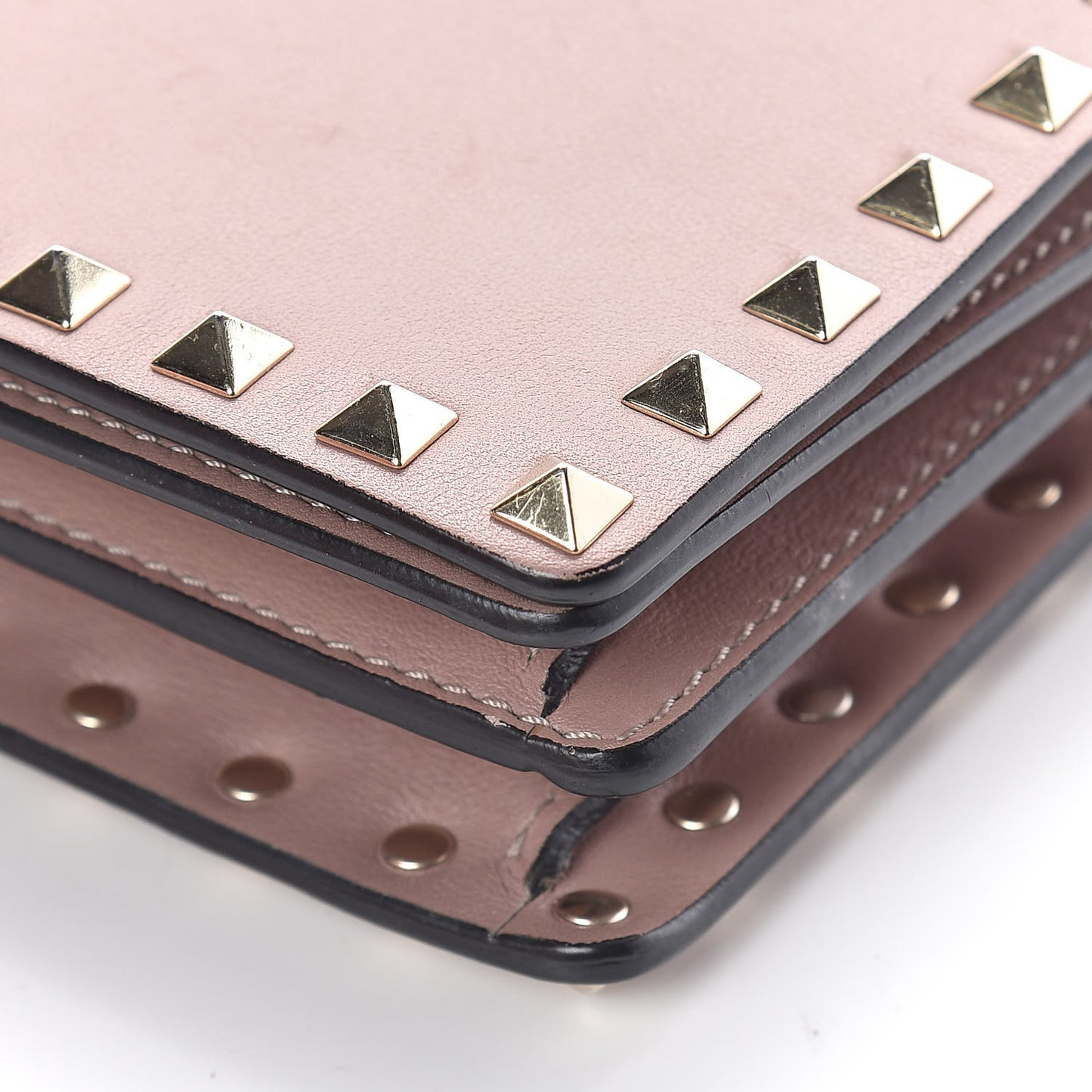 Vitello Rockstud Wallet on Chain Poudre