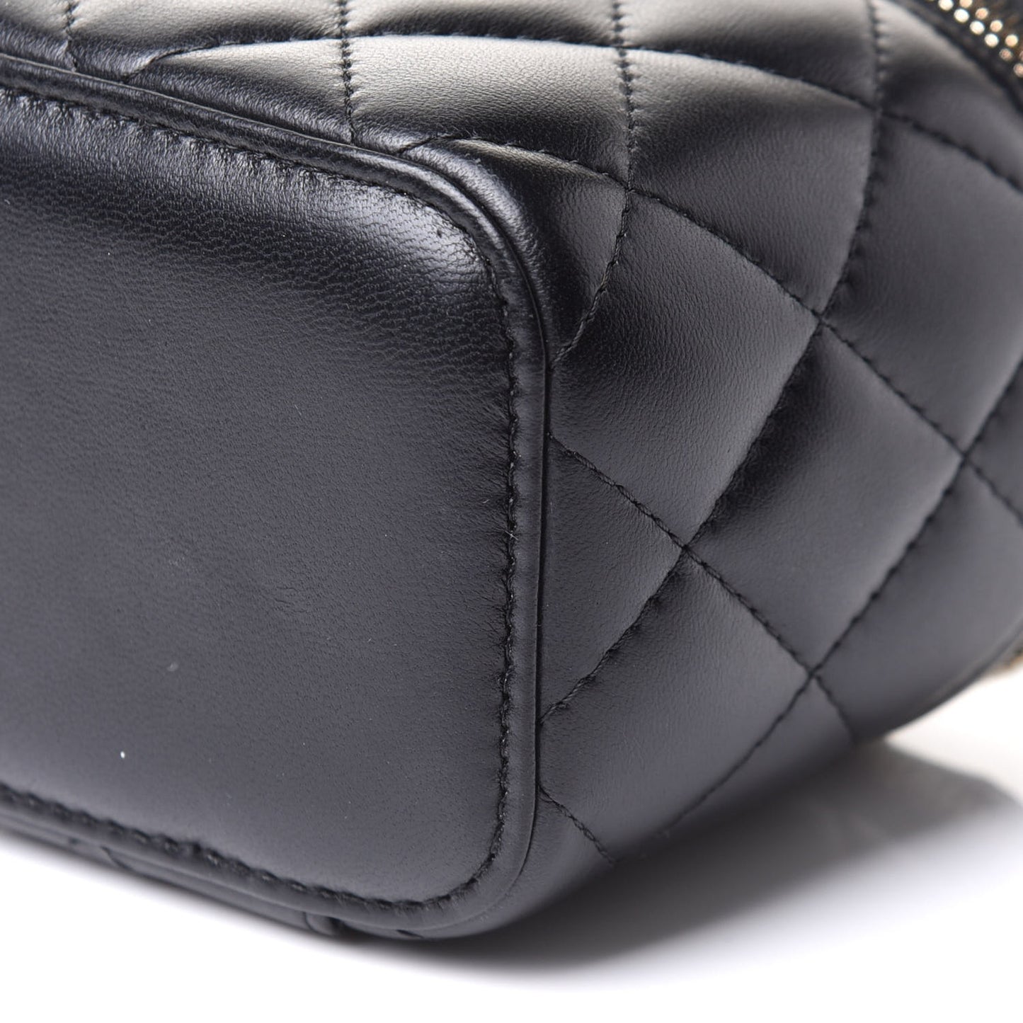 Lambskin Quilted Mini Pearl Crush Vanity Case With Chain Black