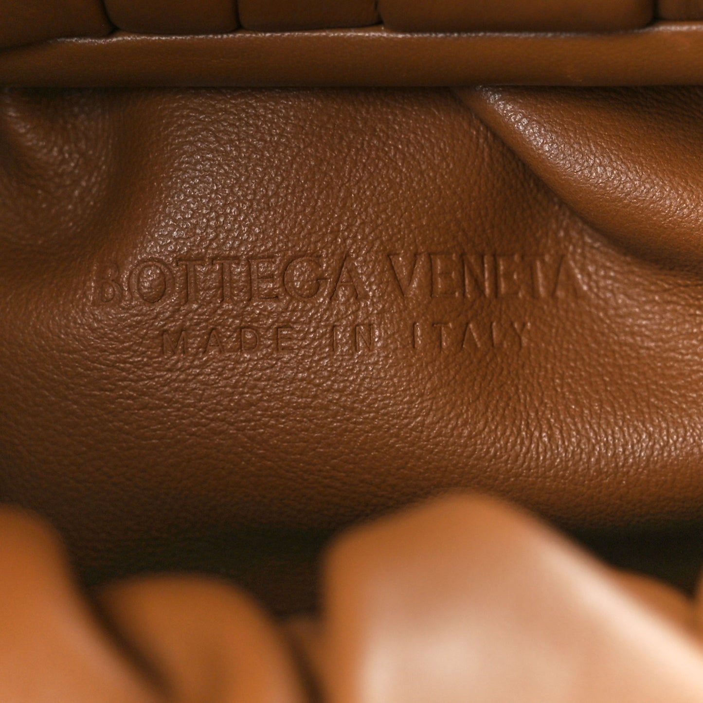 Smooth Butter Calfskin Small The Shoulder Pouch Cammello