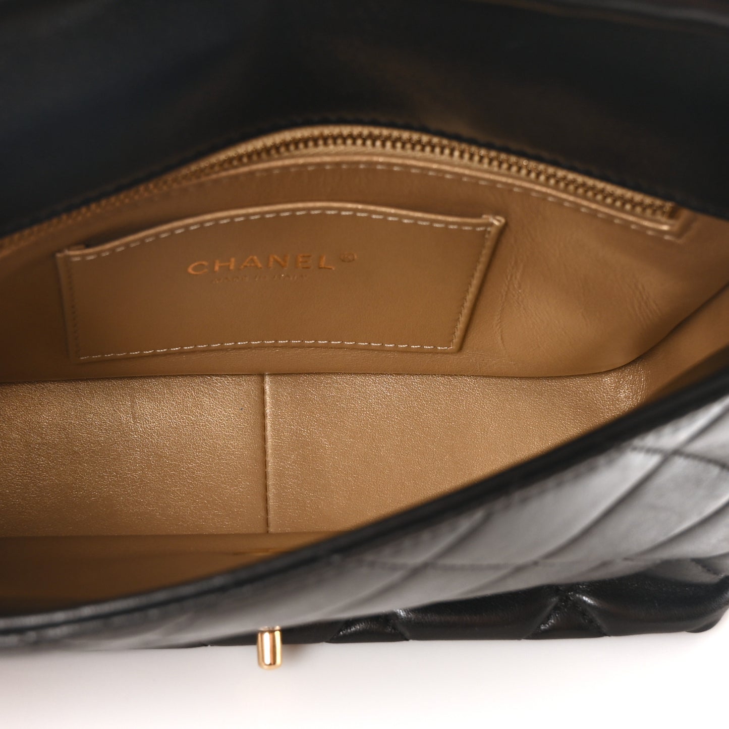 Shiny Lambskin Quilted Mini Pearl Logo Flap Black