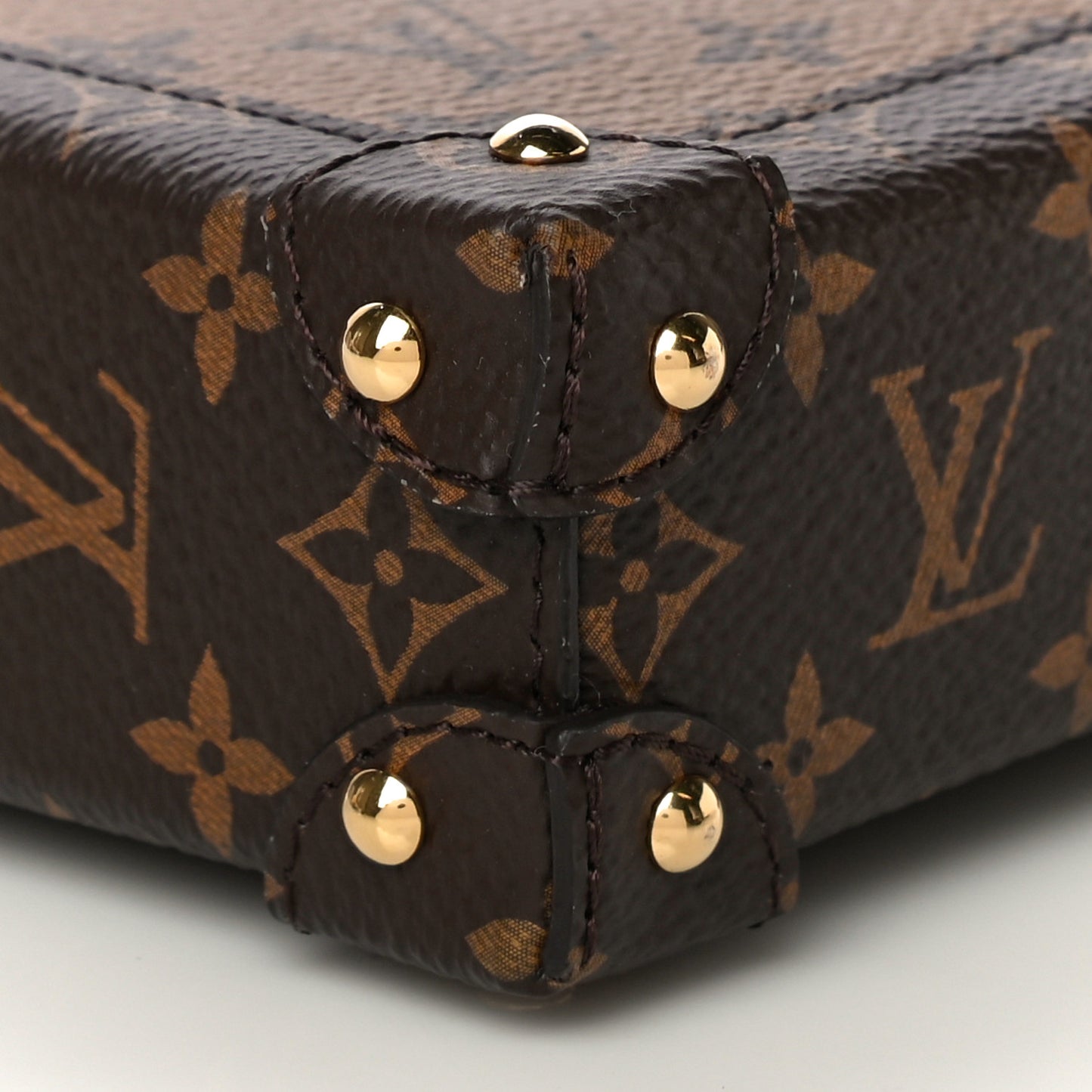 Reverse Monogram Pochette Trunk Verticale