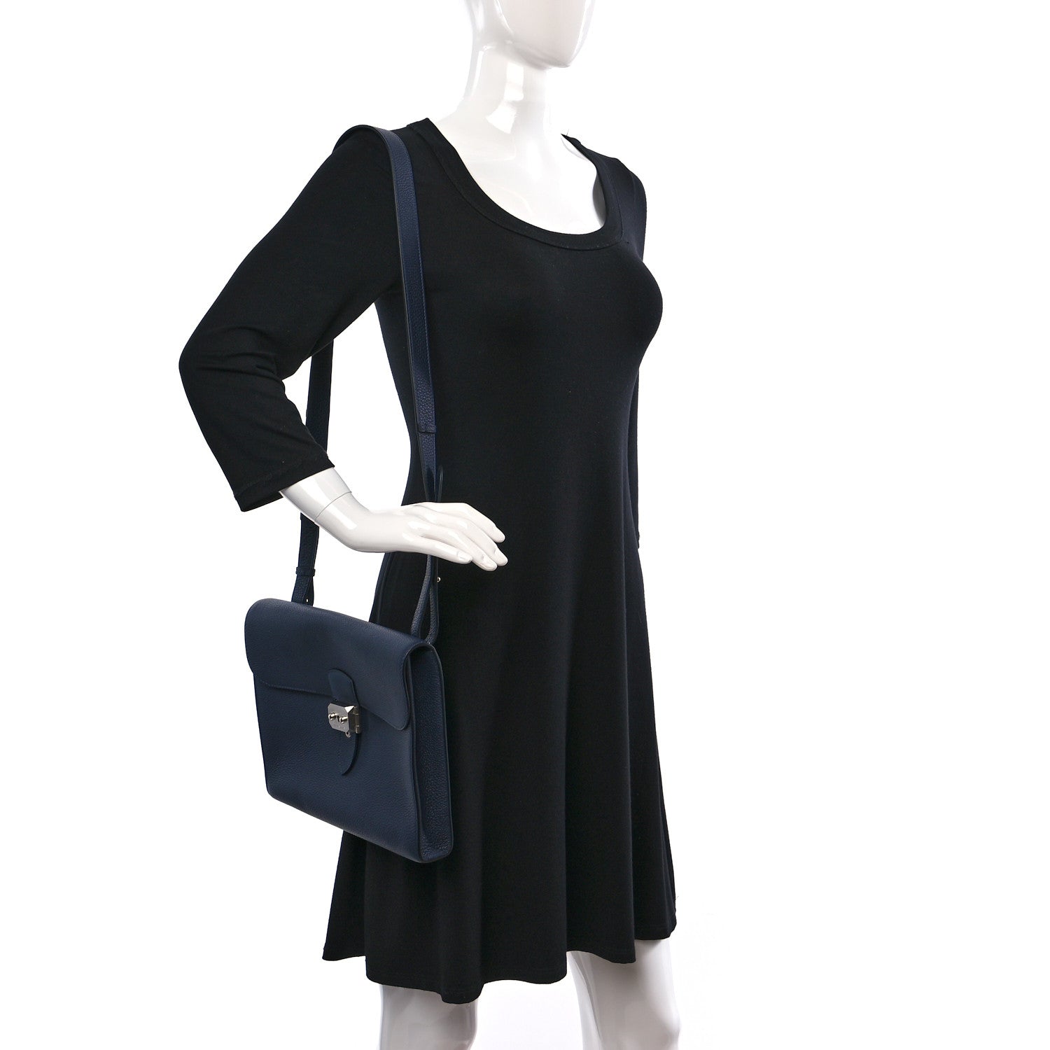 Hermes Togo Sac A Depeches 29 Messenger Bag Bleu Nuit 2 of 12