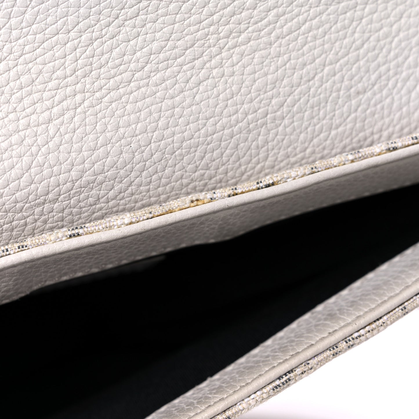 Oblique Saddle Messenger Pouch Beige