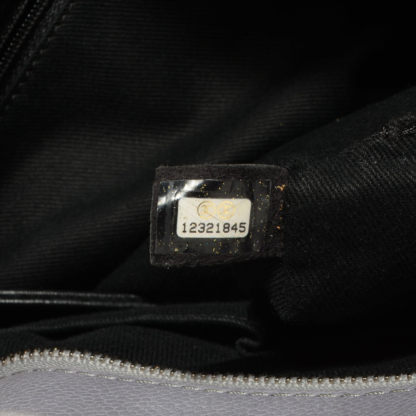 Caviar Large CC Tuck Tote Grey