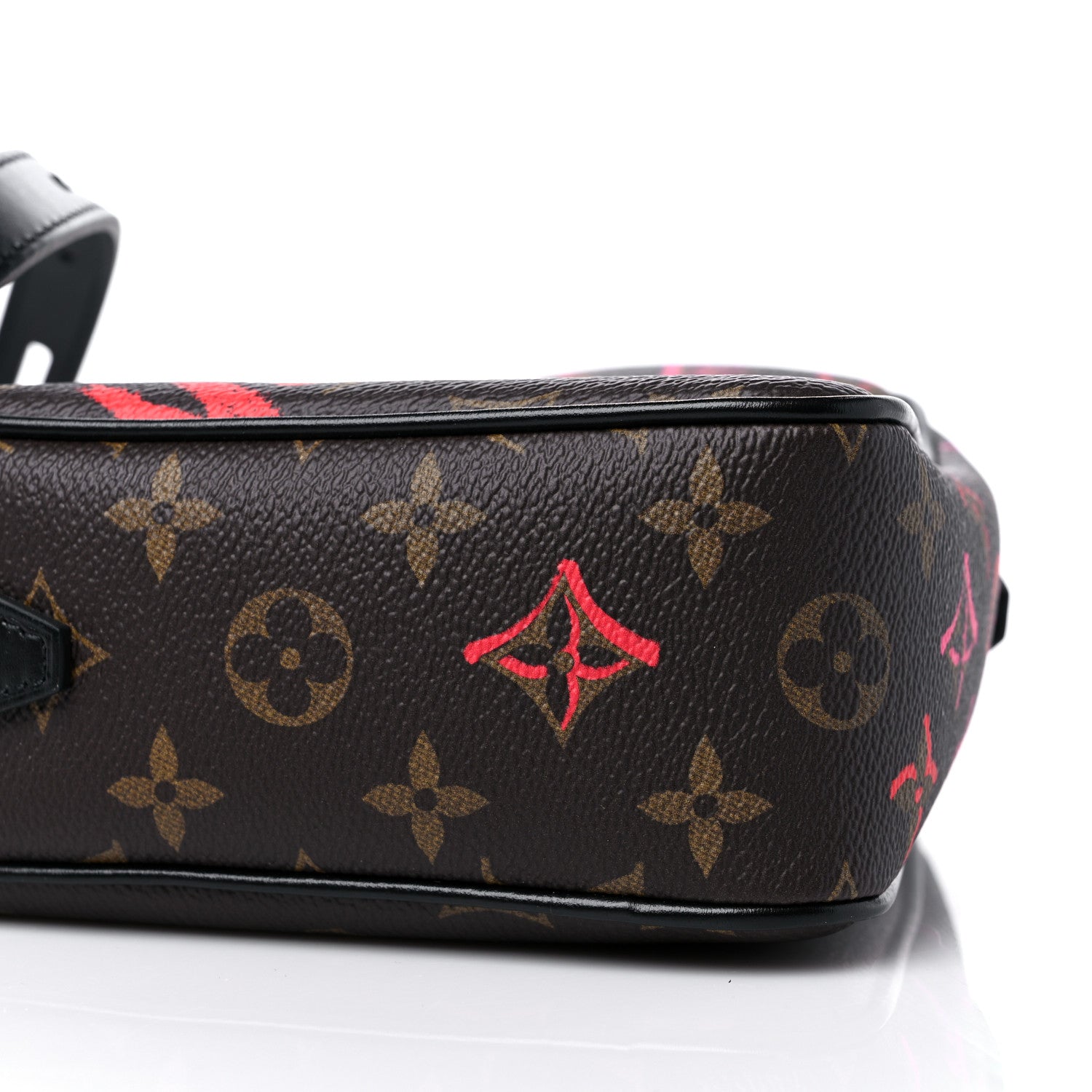 Louis Vuitton Monogram Fall In Love Sac Coeur 8 of 8