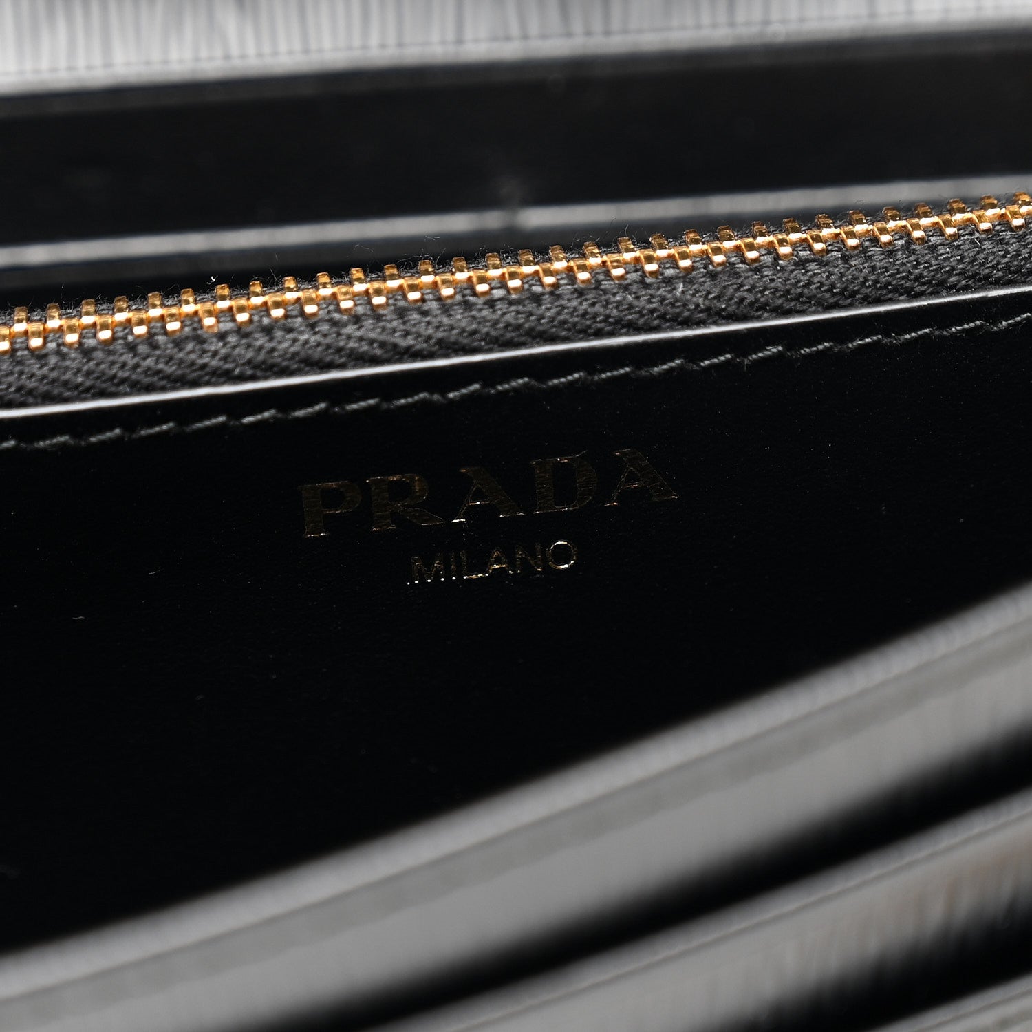 Prada Vitello Move Metal Oro Chain Wallet Black 9 of 10