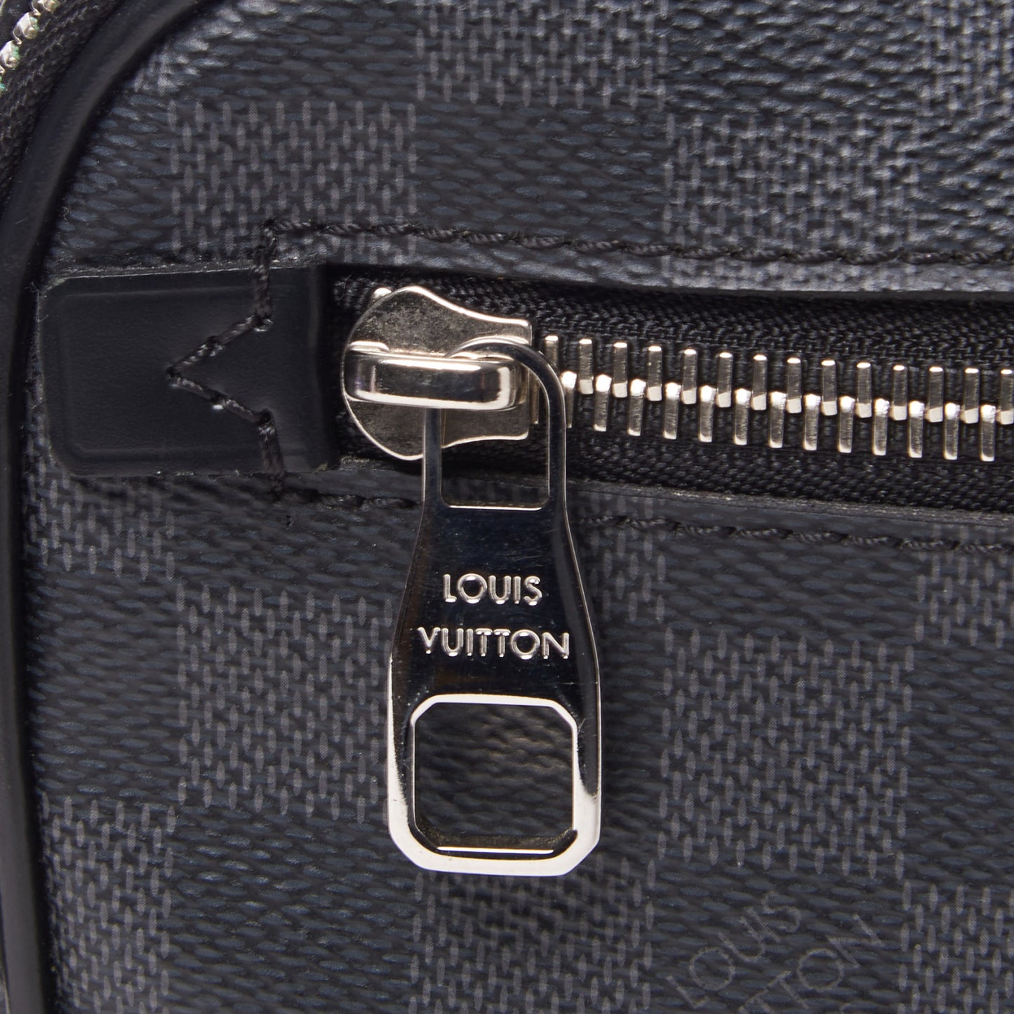 Damier Graphite Ambler