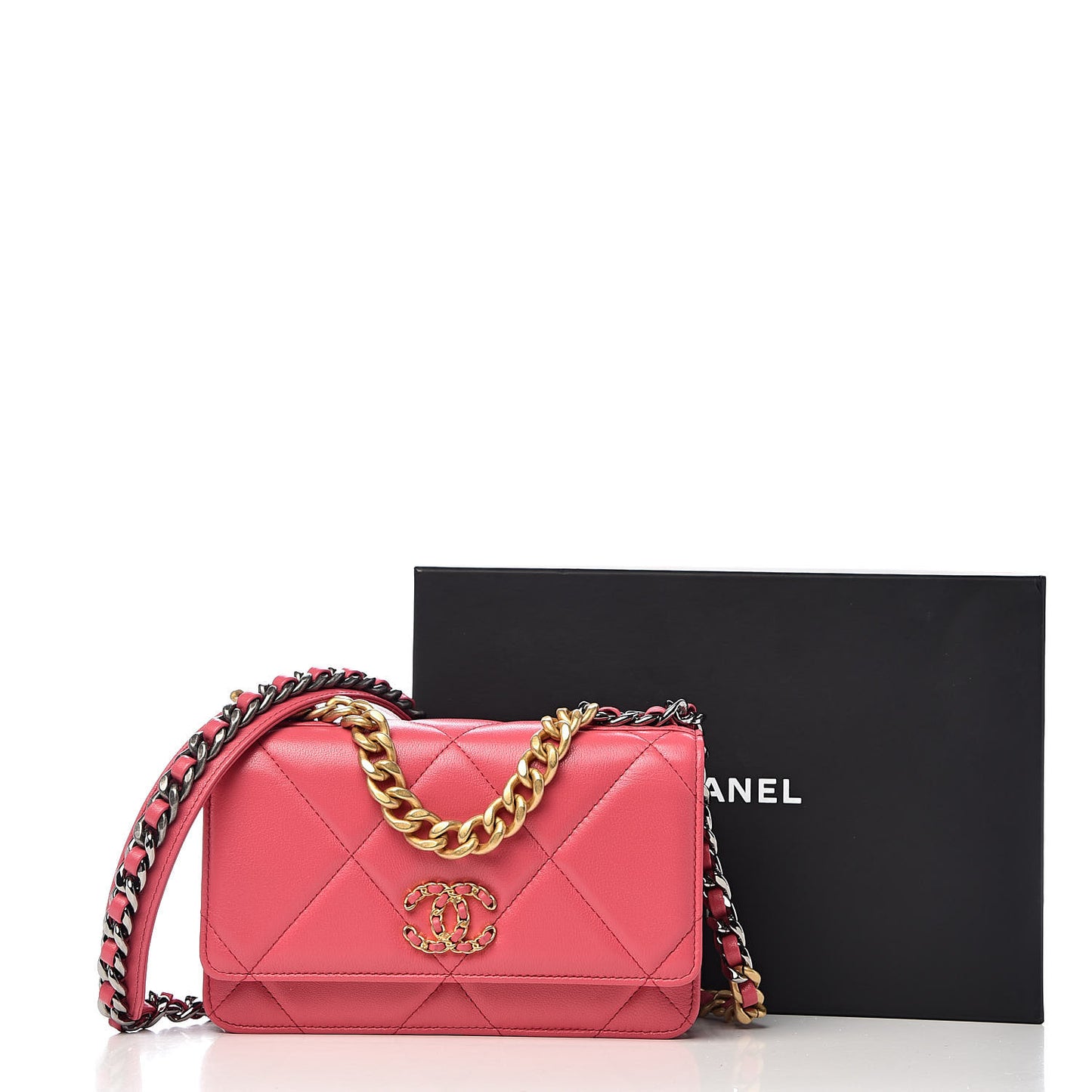 Lambskin Quilted 19 Wallet On Chain WOC Pink