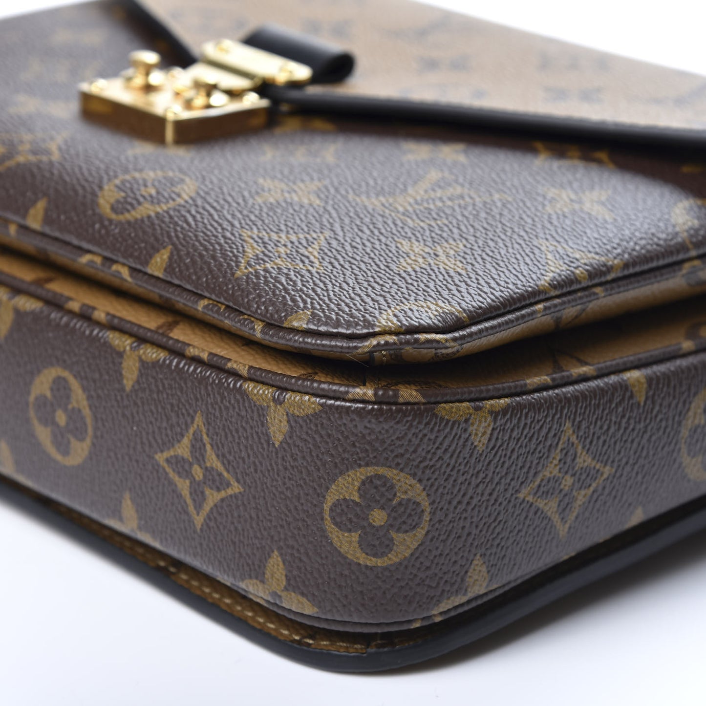 Reverse Monogram Pochette Metis