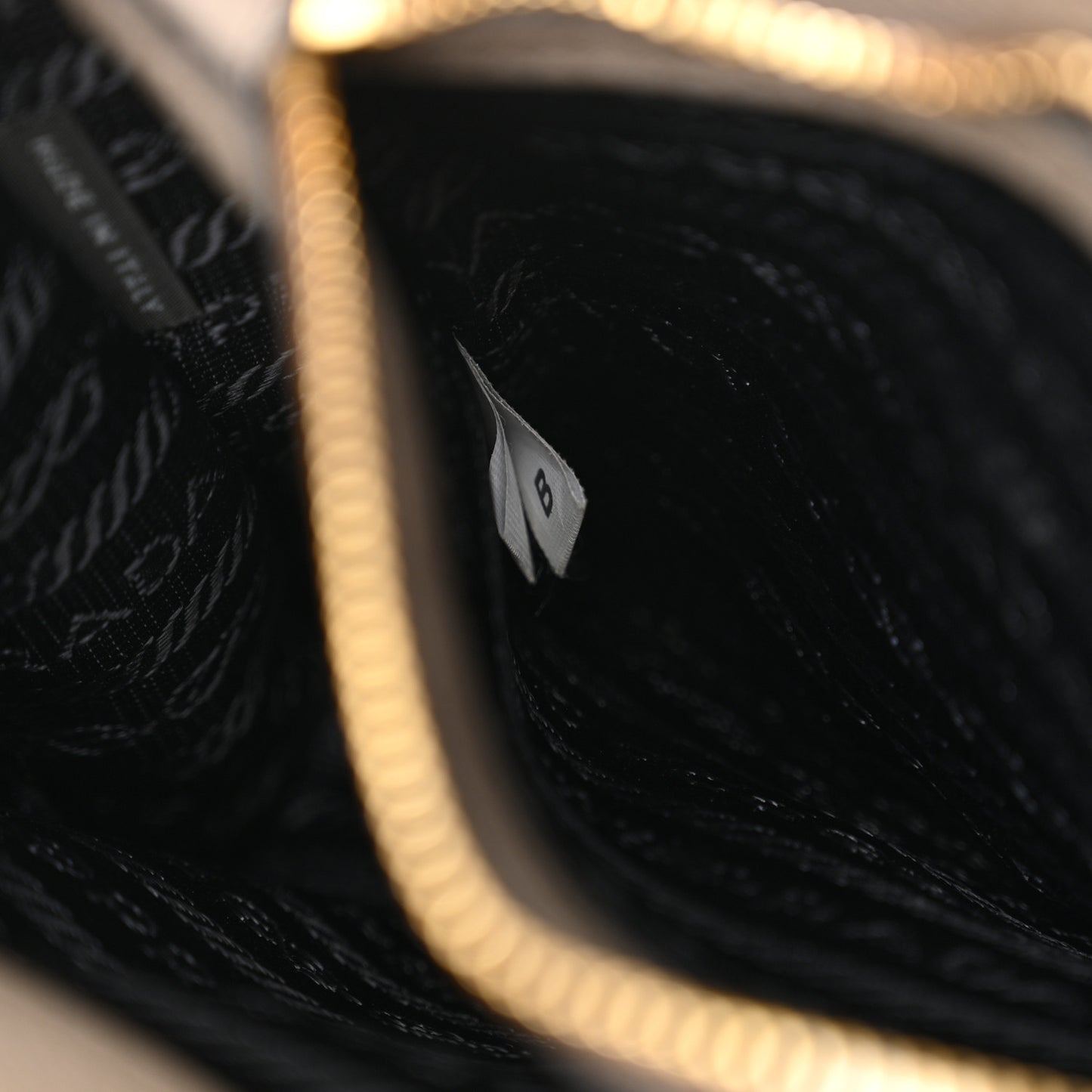 Vitello Daino Crossbody Flap Argilla