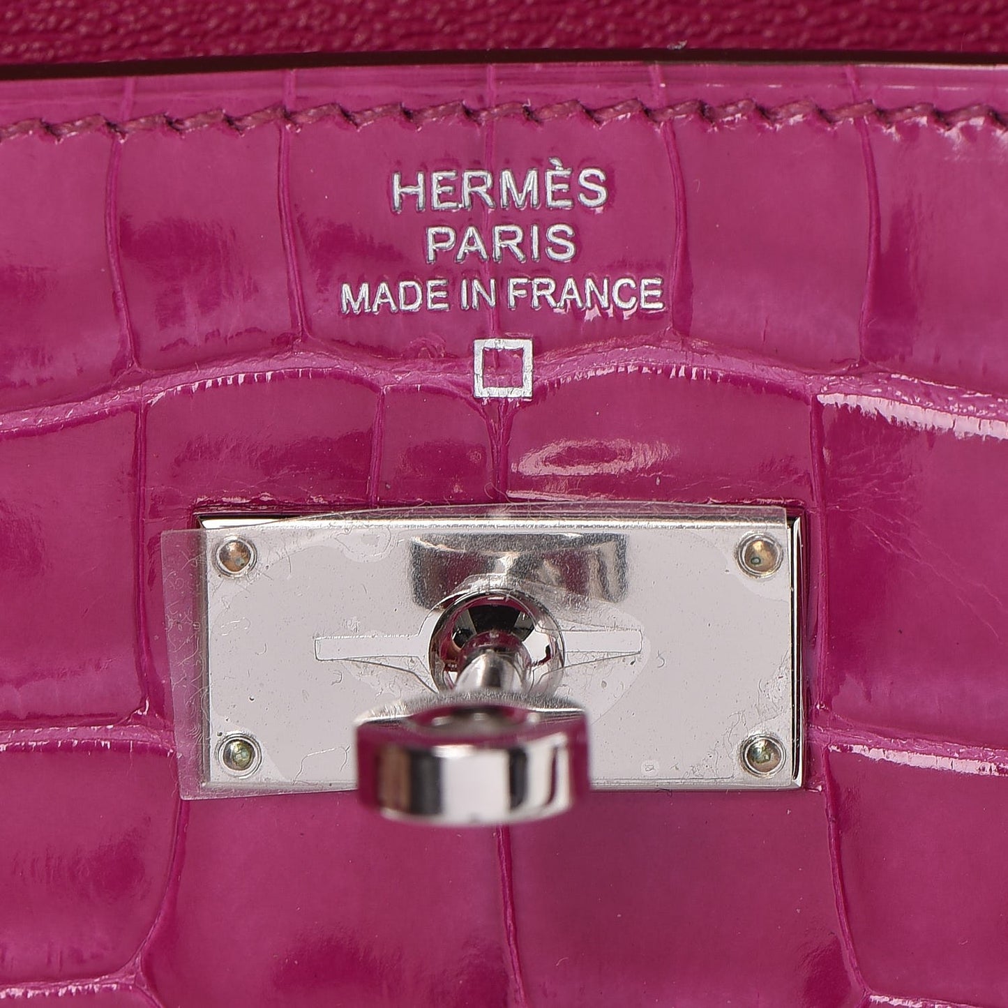 Shiny Alligator Kelly Longue Wallet Rose Scheherazade