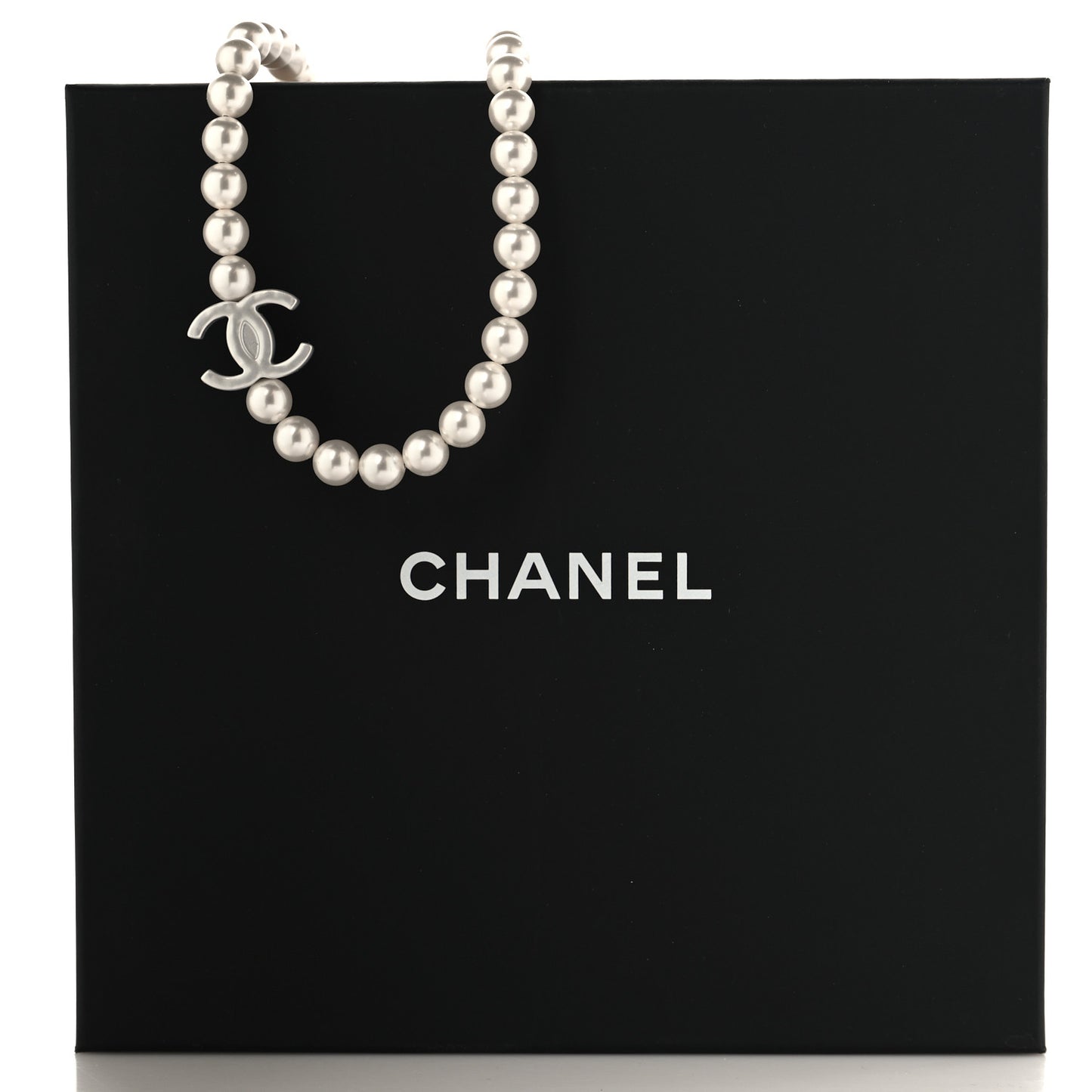 Pearl Resin CC Choker Necklace Pearly White Silver