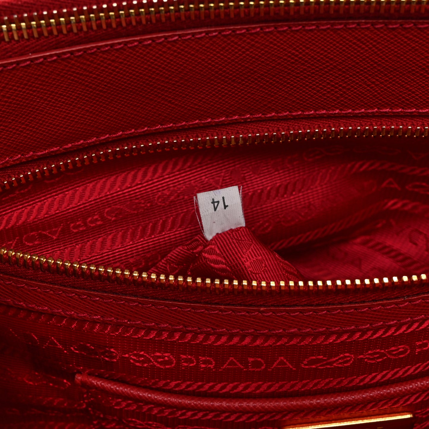 Saffiano Medium Galleria Double Zip Tote Fuoco