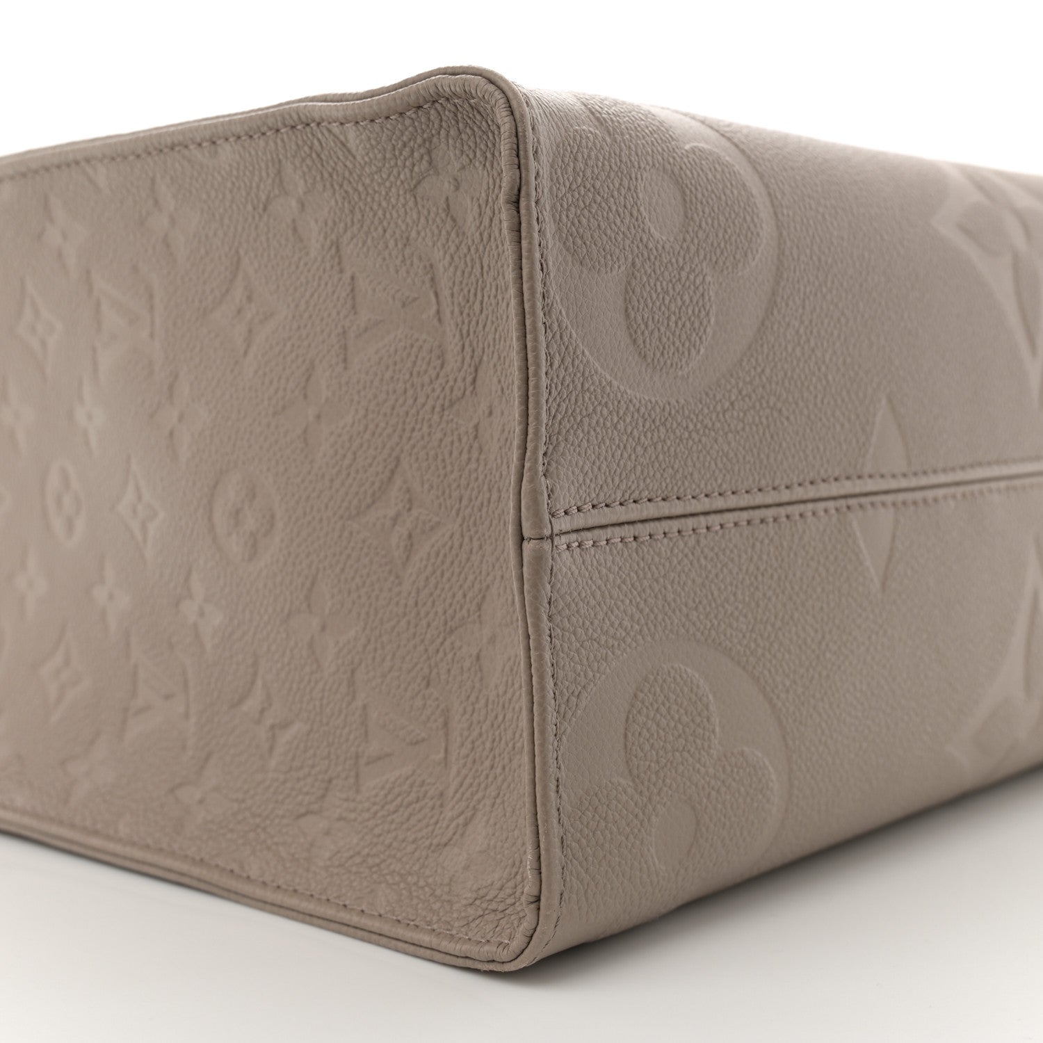 Louis Vuitton Empreinte Monogram Giant Onthego MM Tourterelle 8 of 10