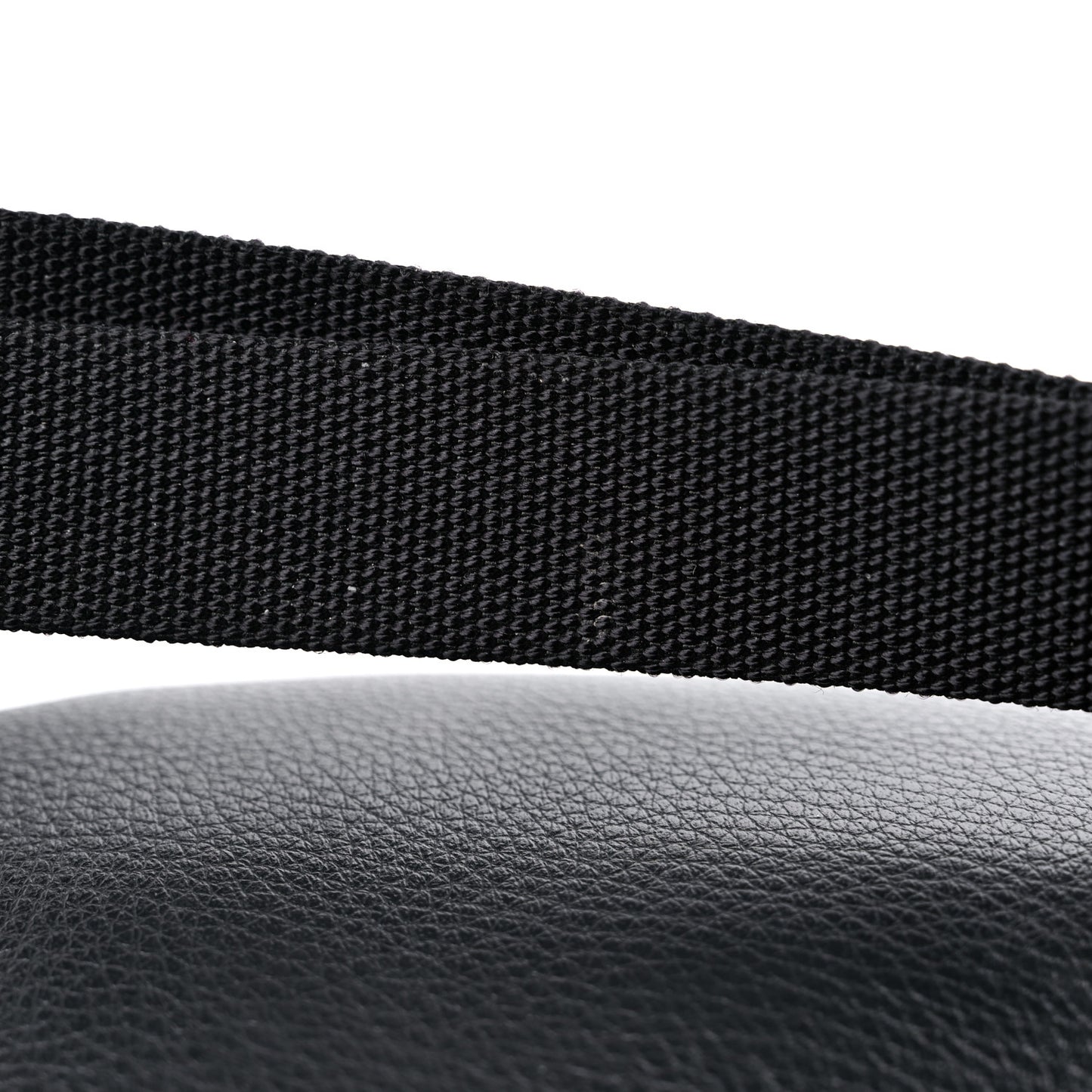 Smooth Calfskin Logo Everyday Beltpack XS Black White