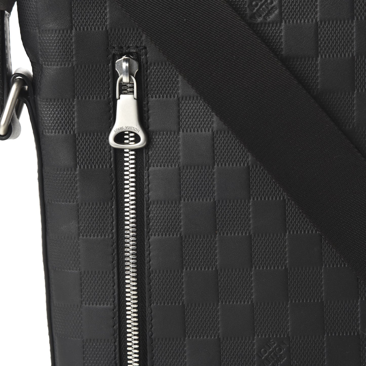 Damier Infini Discovery Messenger BB Onyx