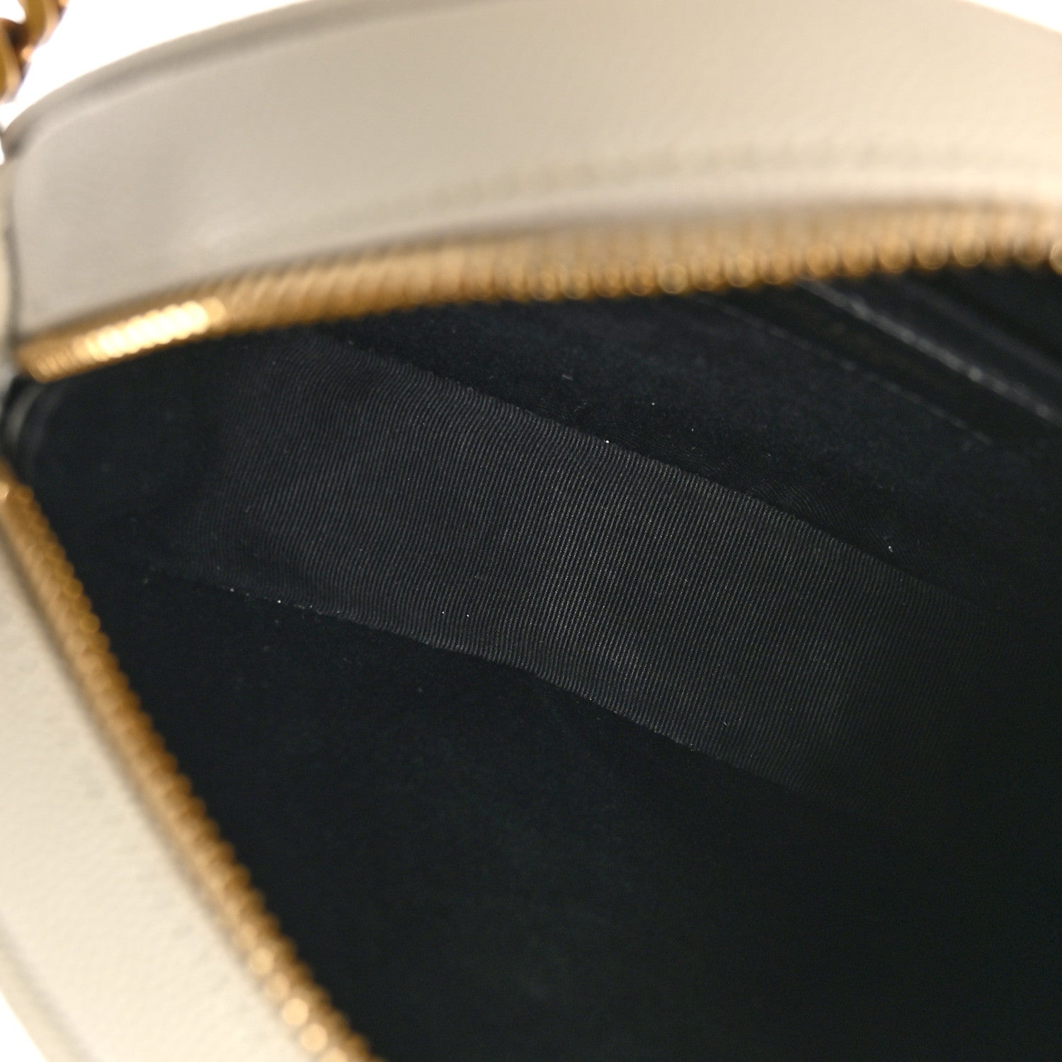 Saint Laurent Grain De Poudre Matelasse Chevron Quilted Round Vinyle Camera Bag Crema Soft 5 of 11