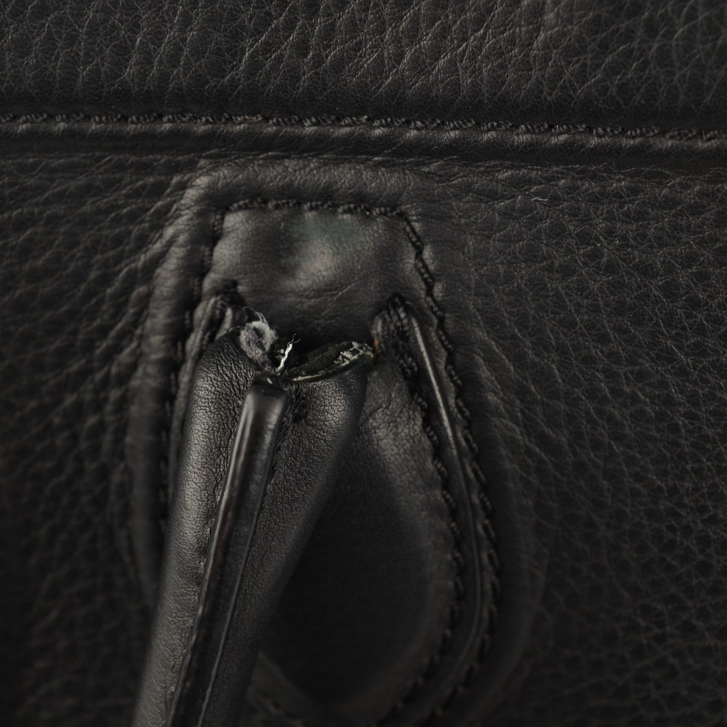 Supple Calfskin Medium Phantom Luggage Black