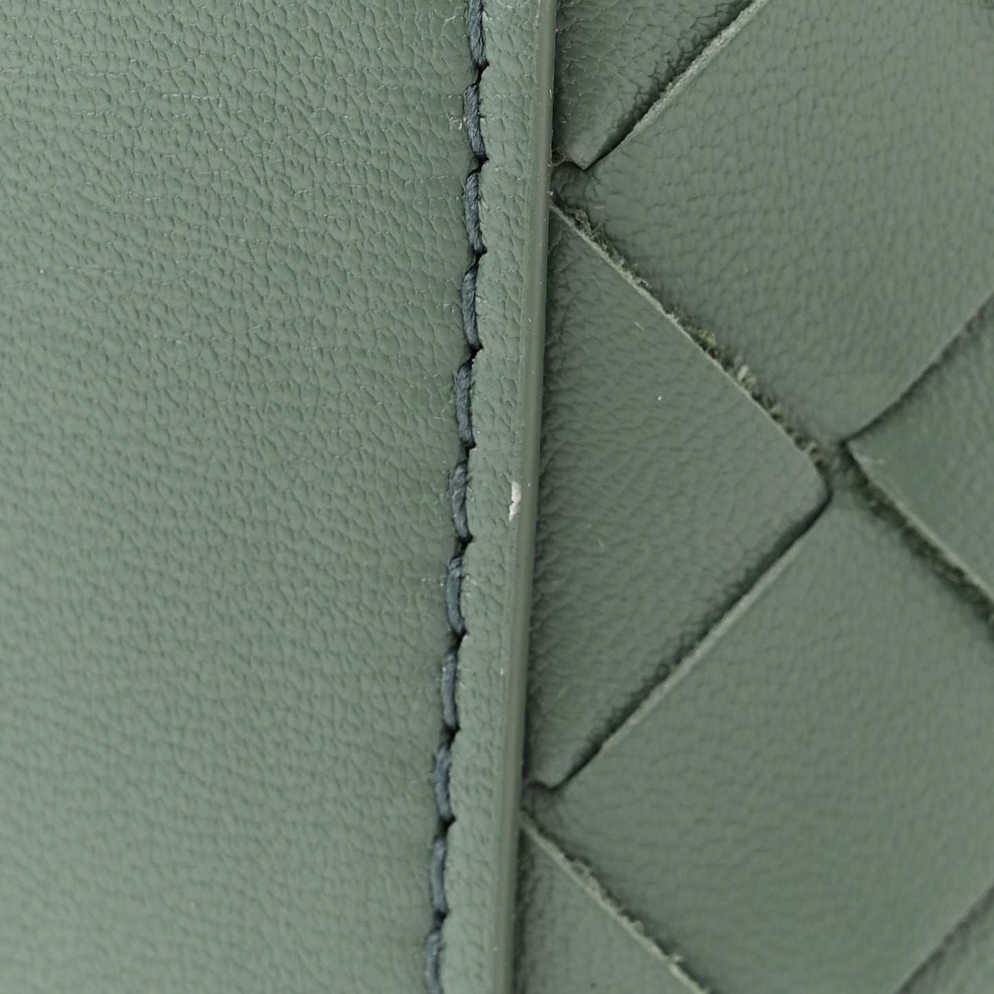 Calfskin Nappa Intrecciato Candy Wallace Aloe