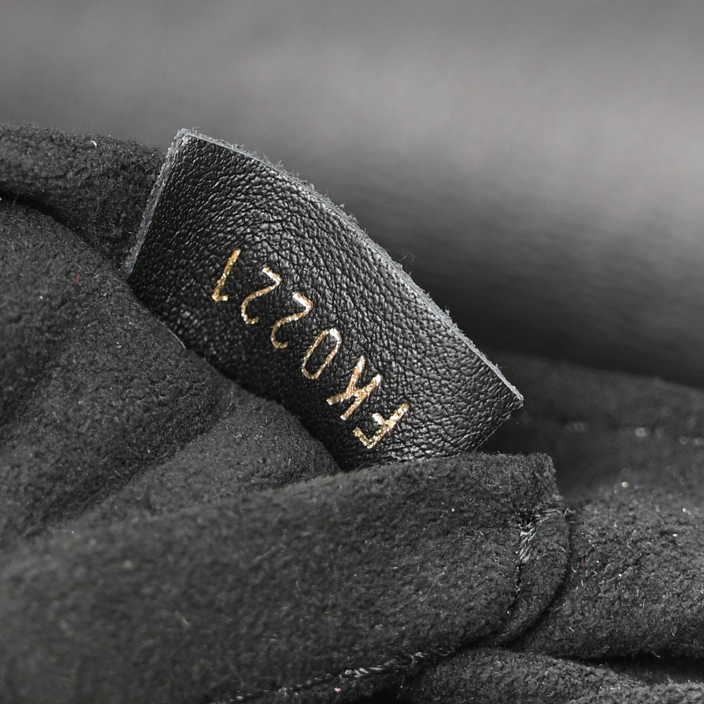Calfskin New Wave Chain PM Black