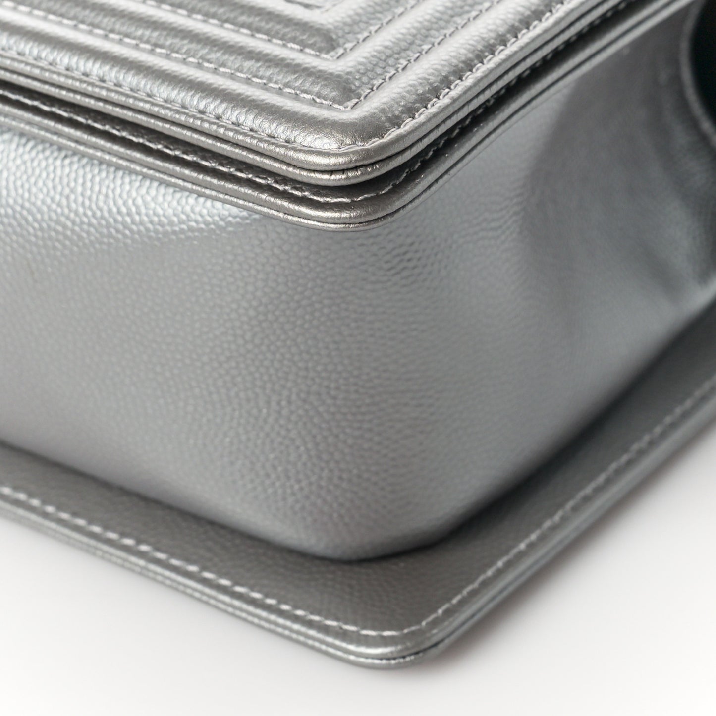 Metallic Caviar Quilted Medium Boy Flap Silver