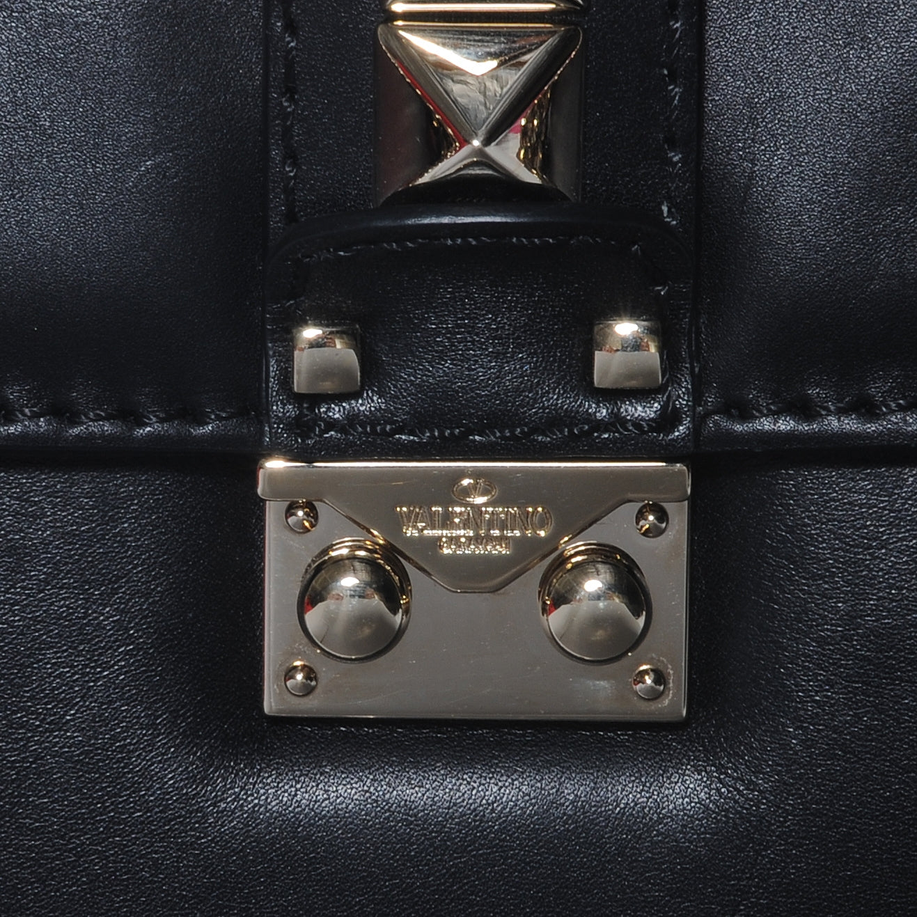 Vitello Grande Glam Lock Rockstud Flap Black