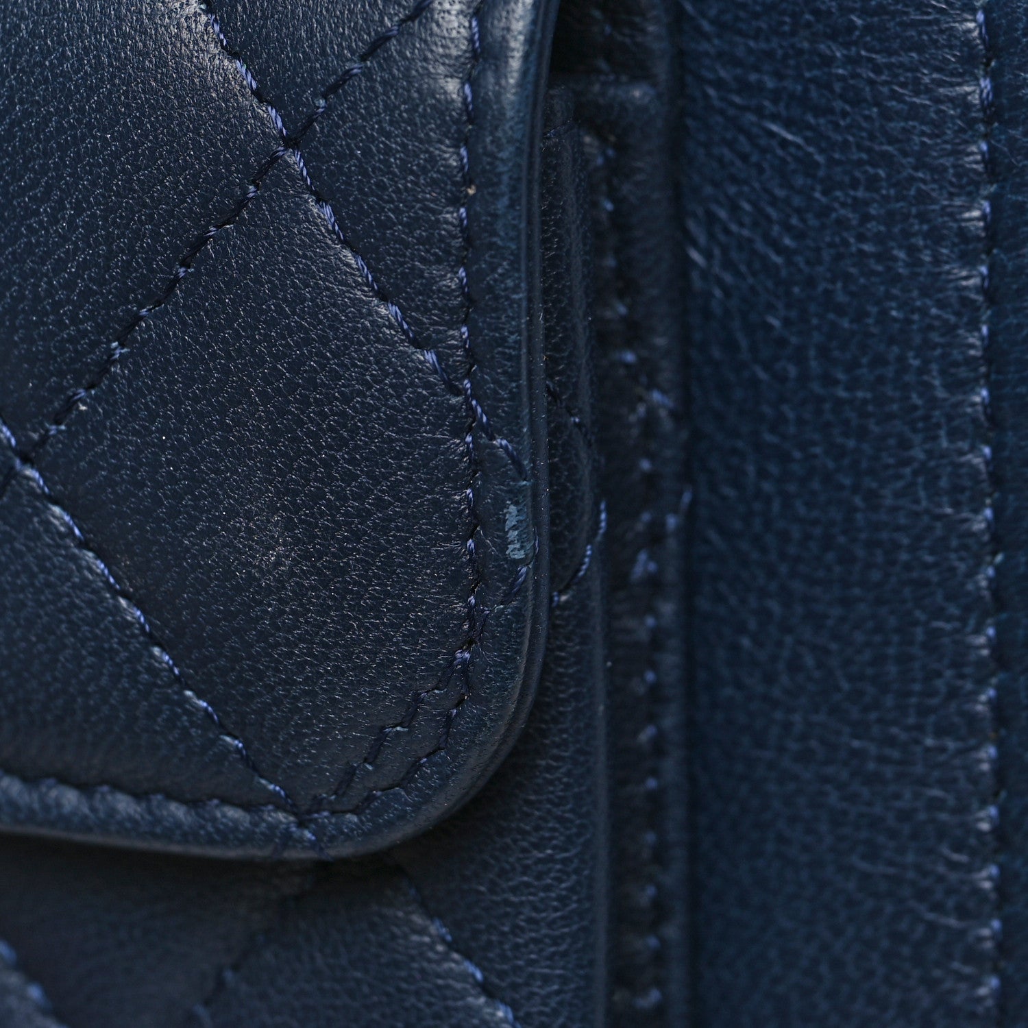 CHANEL ボディバッグ ネイビー Chanel Lambskin Quilted Square Front Pocket Clutch With Chain Navy
