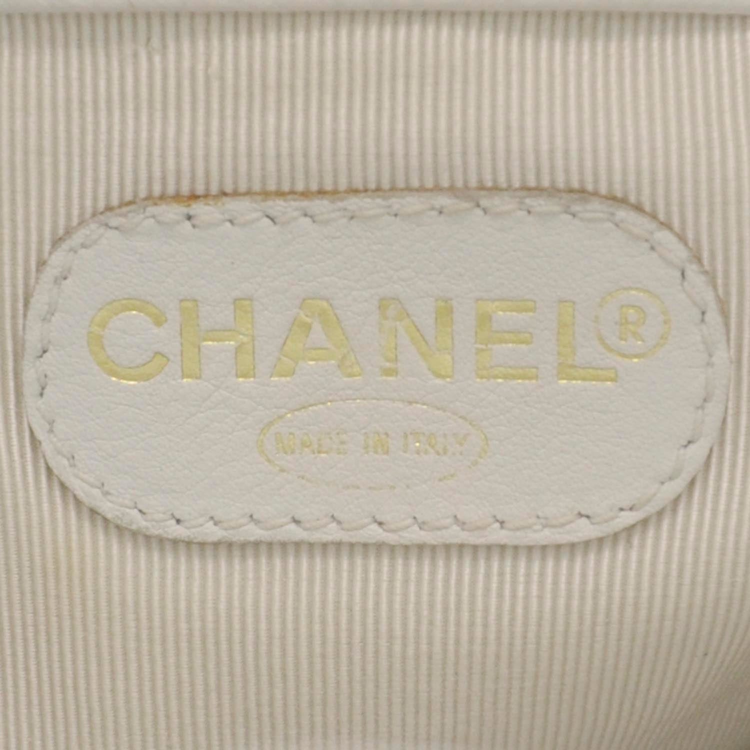 Chanel Caviar Drawstring Shoulder Bag White 7 of 10