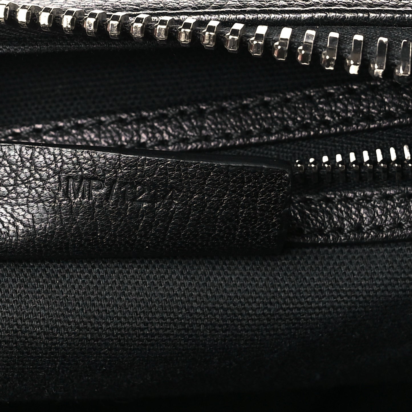 Sugar Goatskin Medium Antigona Black