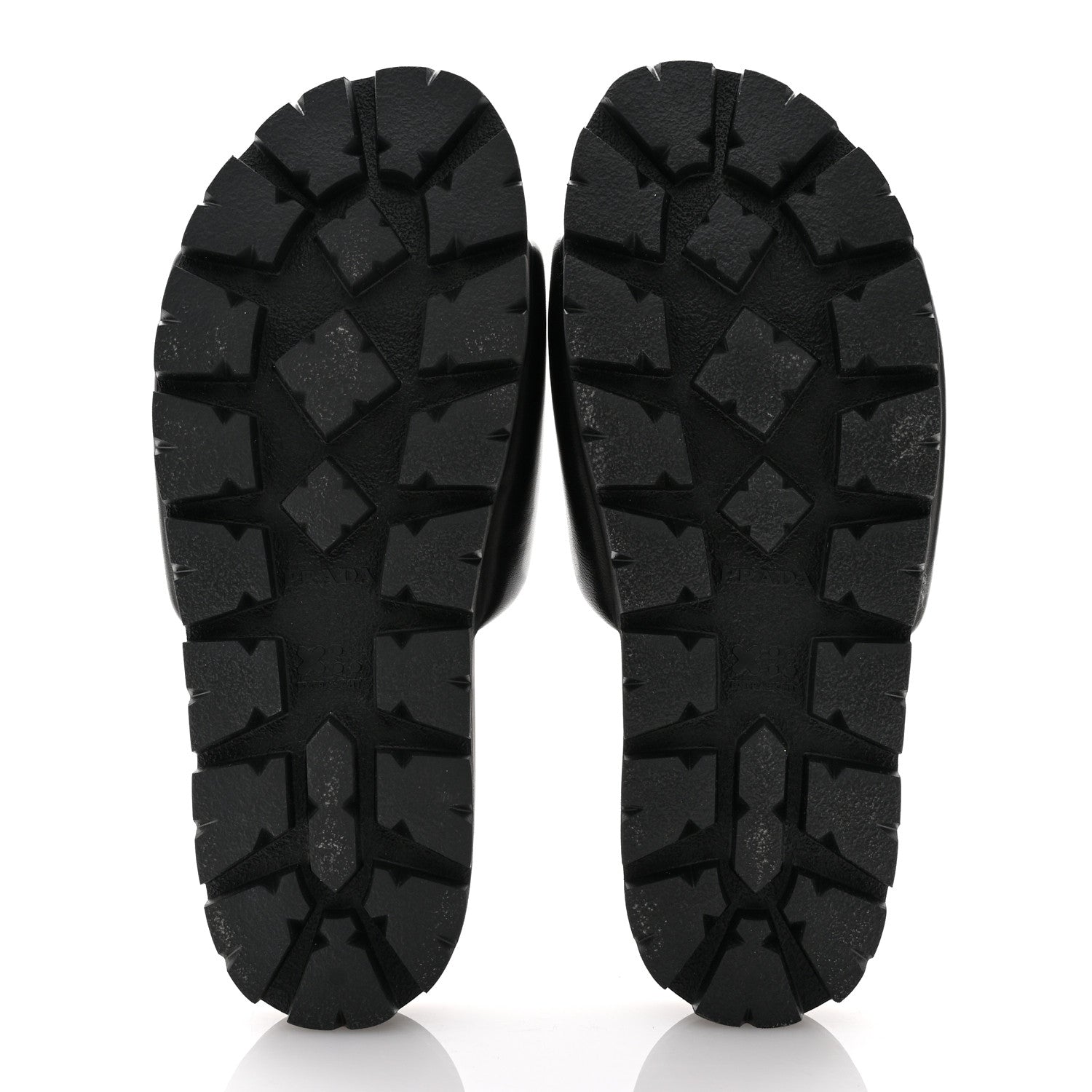 PRADA ブラック NIPPASOFT 34.5 PRADA ブラック NIPPASOFT 34.5 Prada Logo Flip Flops | Black