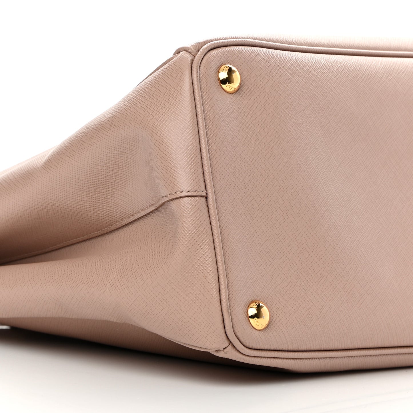Saffiano Medium Galleria Double Zip Tote Cammeo