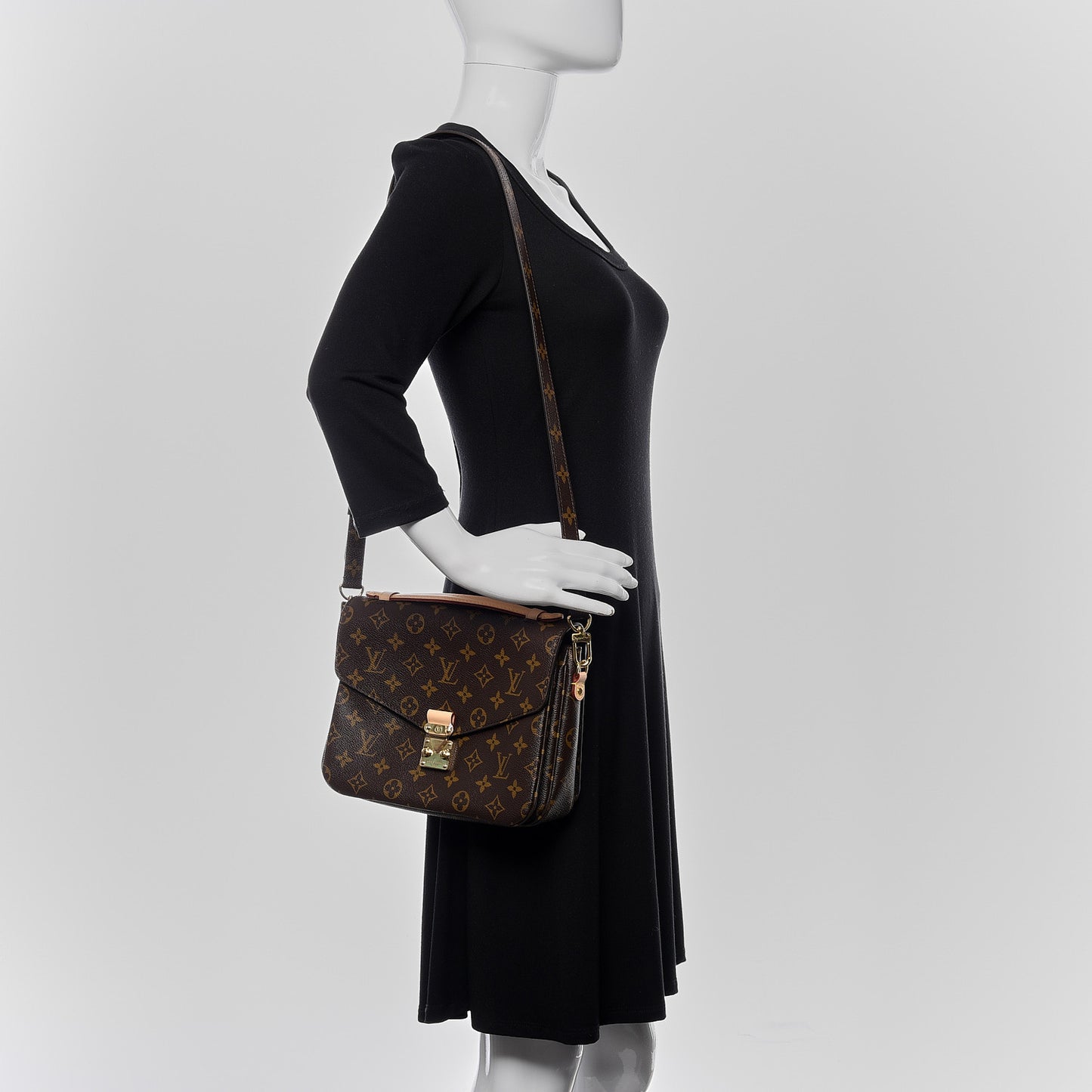 Monogram Pochette Metis