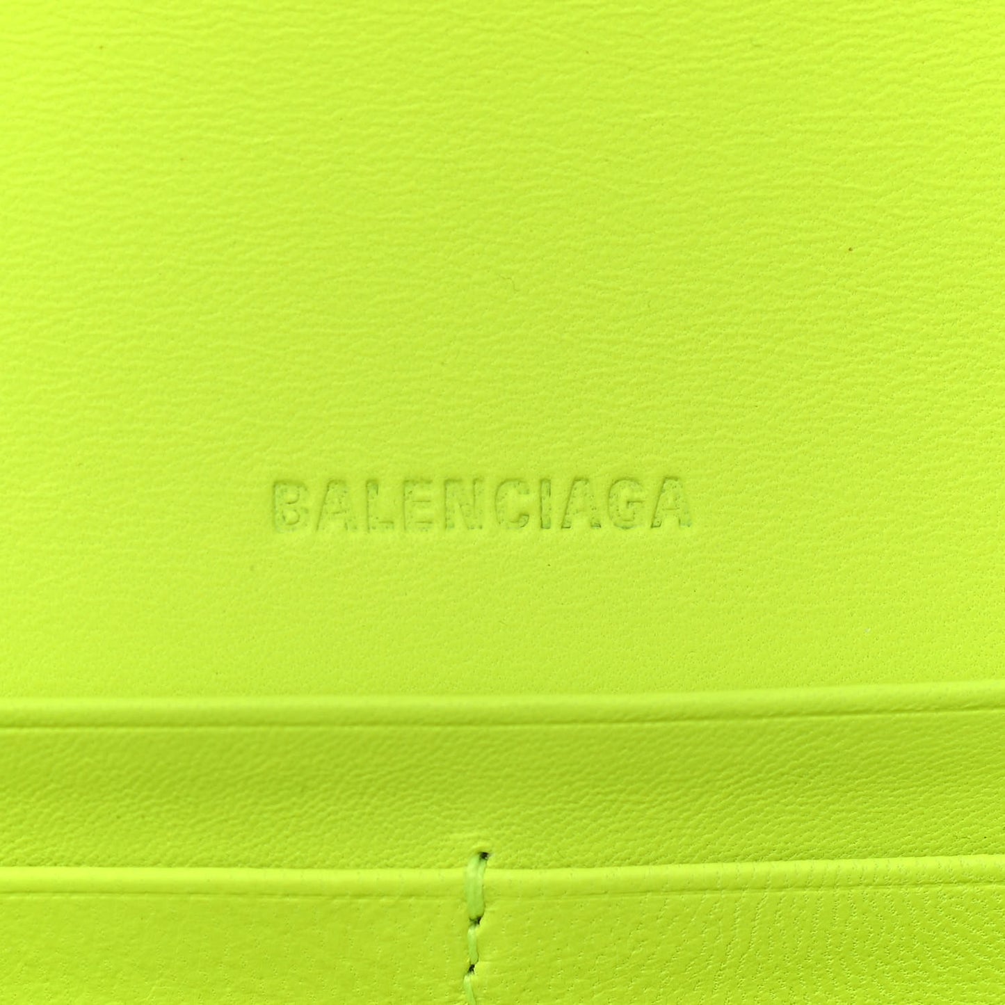 Extra Supple Calfskin Crocodile Embossed Gossip Wallet On Chain Fluo Yellow