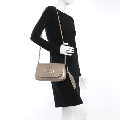 Gucci Metallic Pebbled Calfskin Medium Soho Flap Crossbody Golden Beige 2 of 7