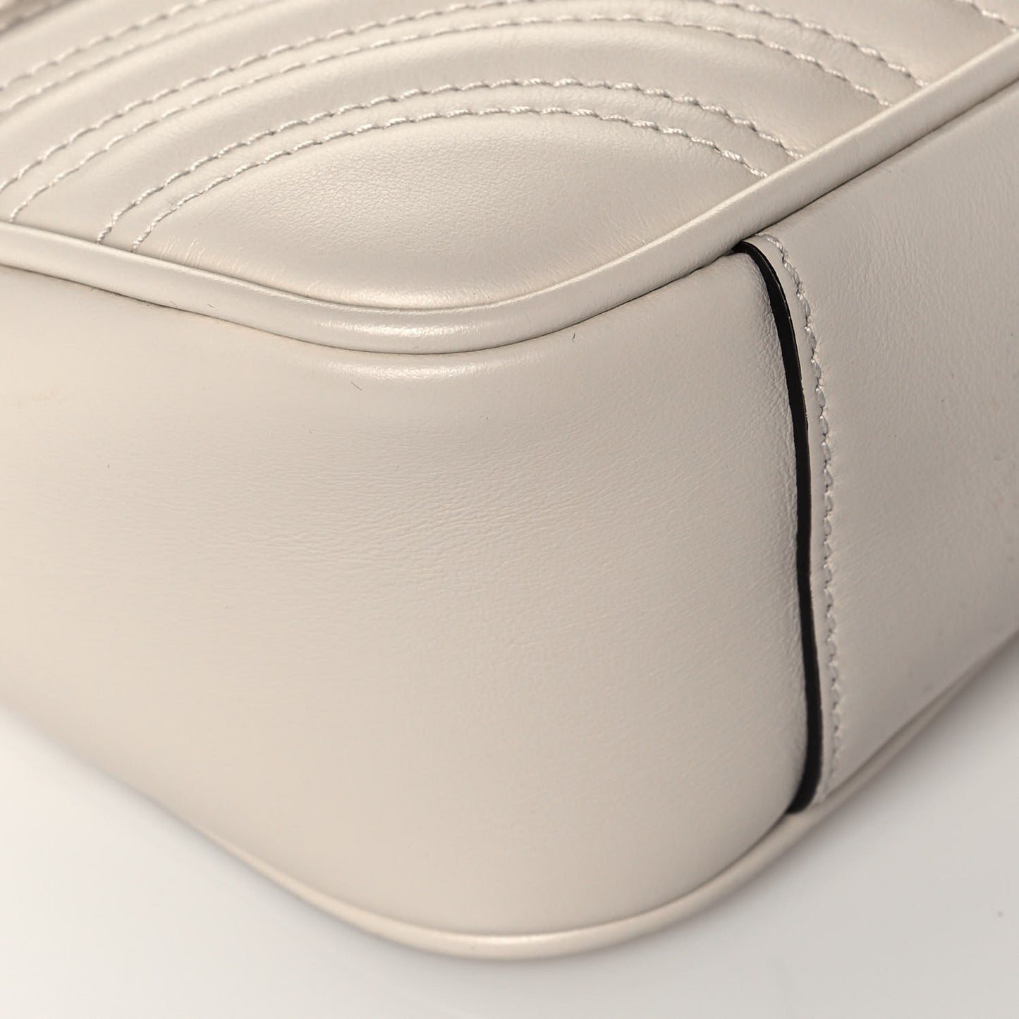 Calfskin Matelasse Small GG Marmont Shoulder Bag White