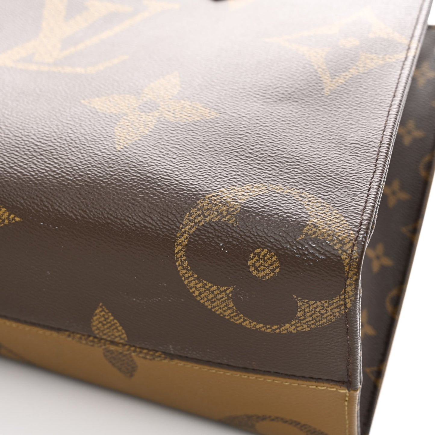 Reverse Monogram Giant Onthego MM
