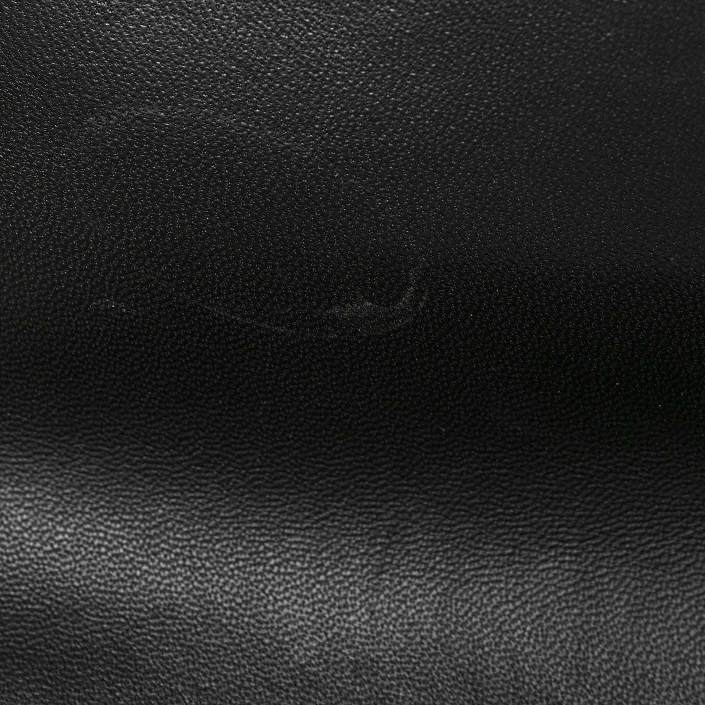 Small Classic Grain Calfskin Small Darley Black