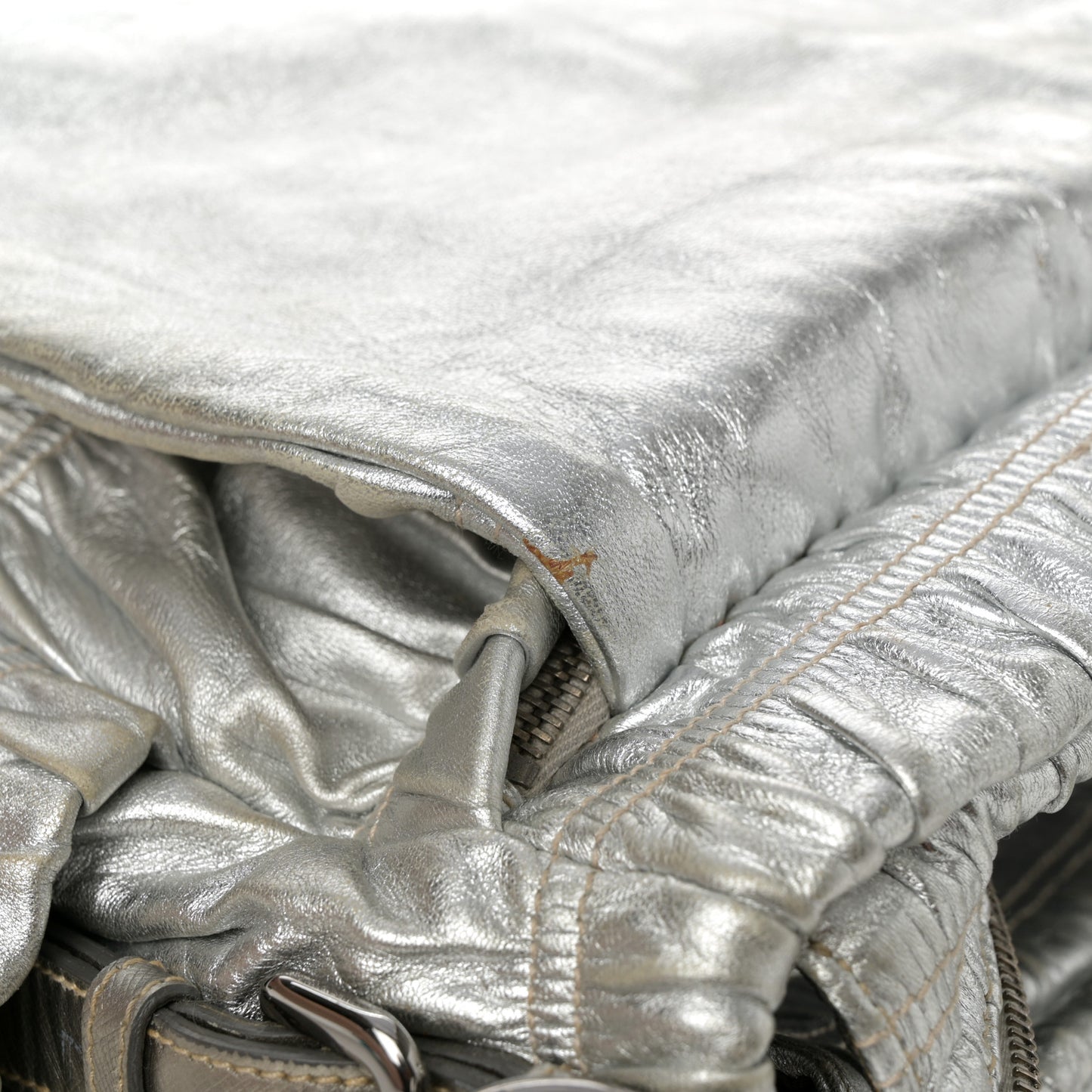 Metallic Nappa Gaufre Messenger Tote Argento