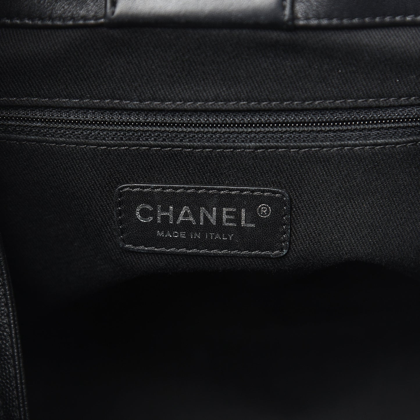 Caviar Quilted Medium CC Bucket Bag Black