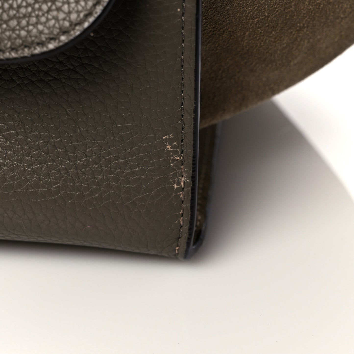 Drummed Calfskin Suede Medium Trapeze Souris