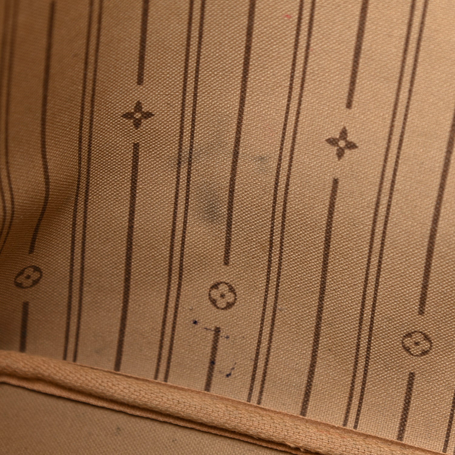 Louis Vuitton Monogram Neverfull MM 12 of 24