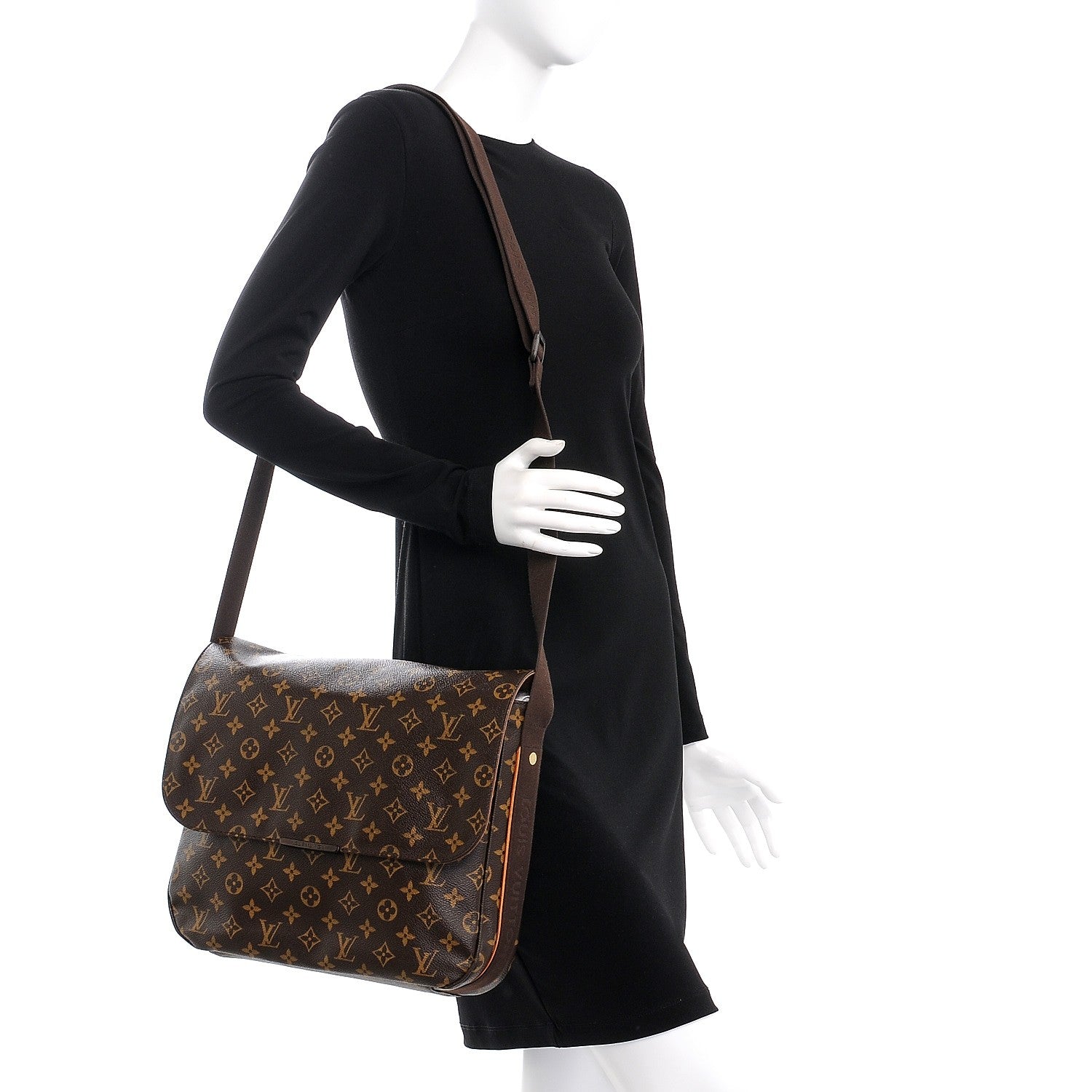 Louis Vuitton Monogram Beaubourg MM Messenger Bag 2 of 7