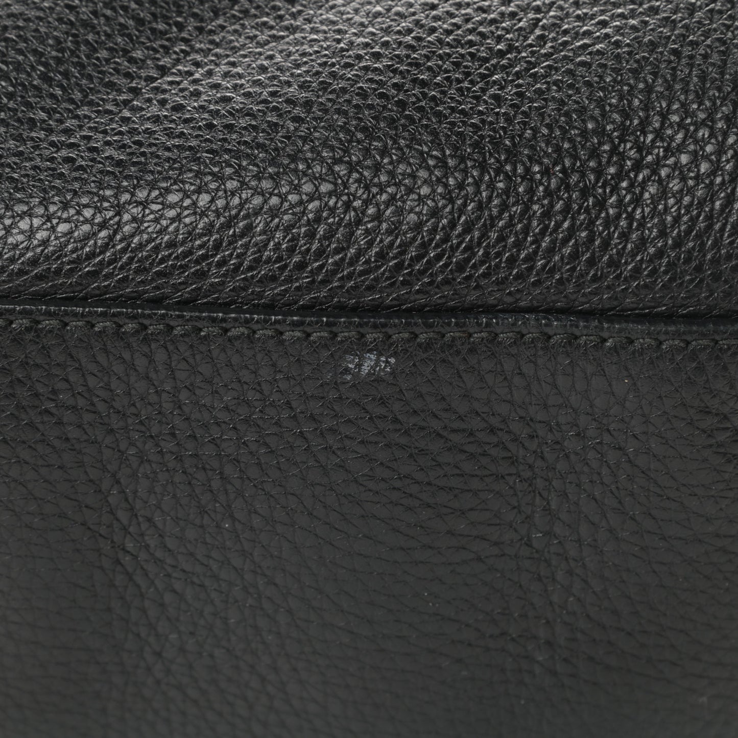 Pebbled Calfskin Medium Soho Boston Black