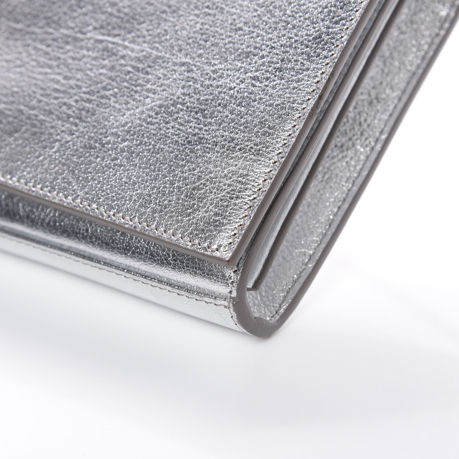 Saint Laurent Metallic Calfskin Monogram Chain Wallet Argento 9 of 9